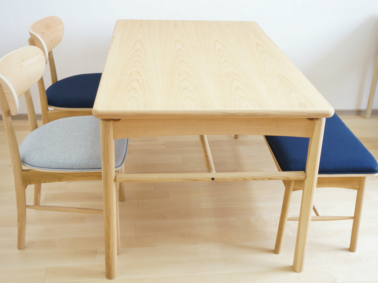 シンプルデザインが オリジナルダイニングセット Hygge ヒュッゲ シリーズ テーブル ベンチ 椅子 Iichi ハンドメイド クラフト作品 手仕事品の通販