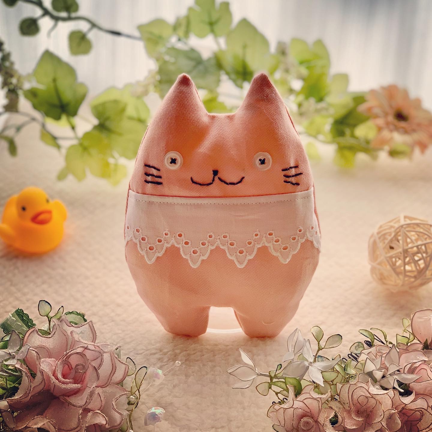 ピンク レースの首輪付き猫のぬいぐるみ ふにゃ た Iichi ハンドメイド クラフト作品 手仕事品の通販