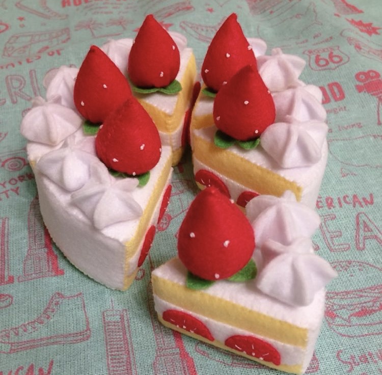 フェルトままごと 苺のショートケーキ Iichi ハンドメイド クラフト作品 手仕事品の通販