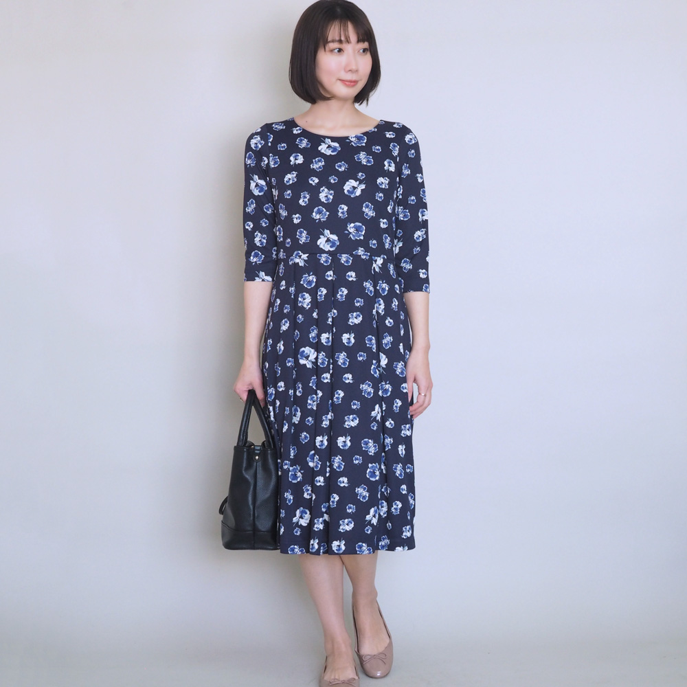 Xs Ll受注制作 アーミッシュ風シンプルワンピース フローラル柄 ネイビー 薄手生地 Iichi ハンドメイド クラフト作品 手仕事品の通販