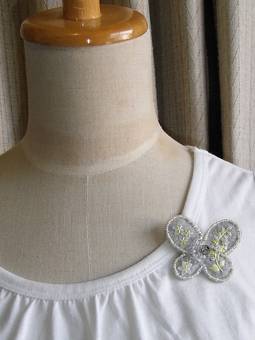 SALE／89%OFF】 グレーの花のビーズ刺繍ストールピン23A20PFa nuseluj.com