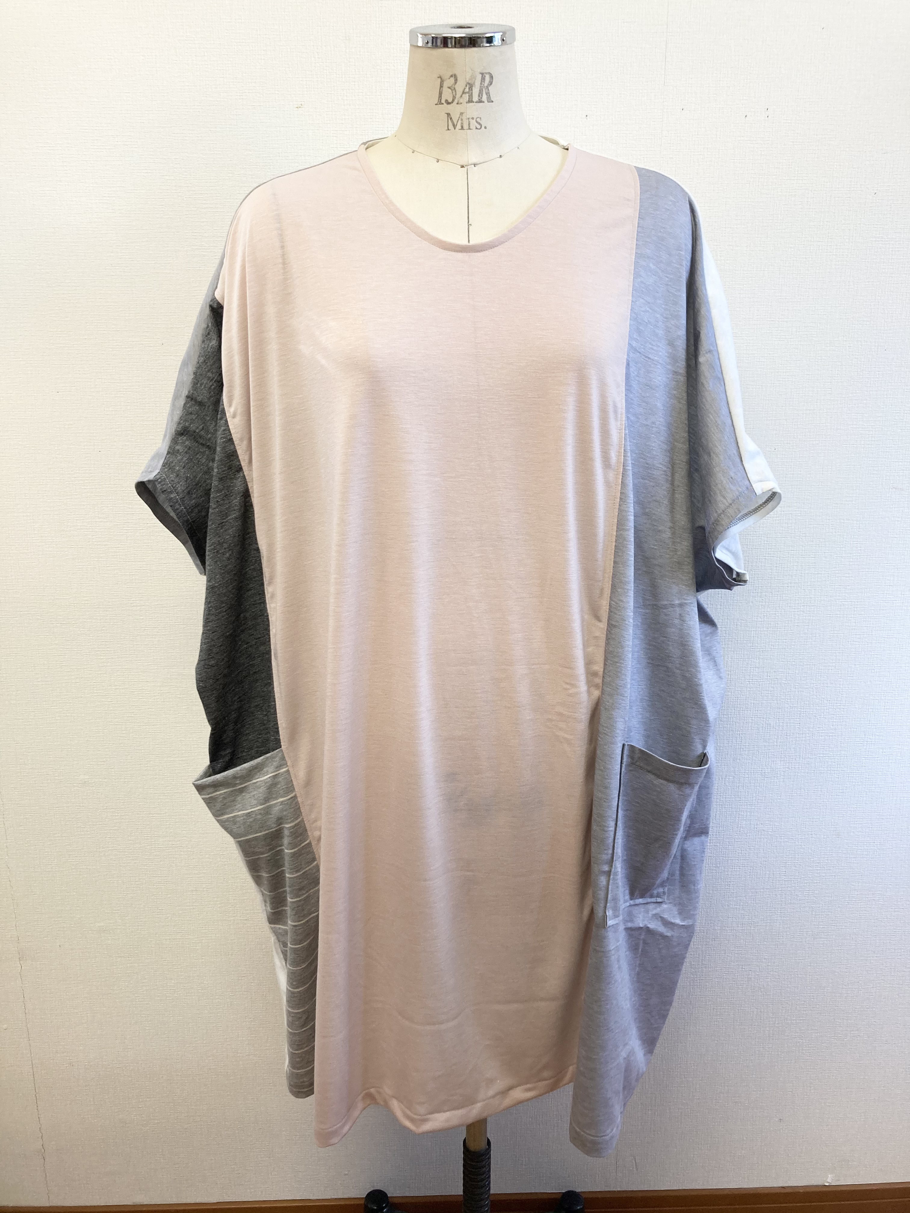 セール価格 空を飛べそうな ワイドバイカラービッグtシャツワンピース ピンクグレー白 サイズ L L L Iichi ハンドメイド クラフト作品 手仕事品の通販