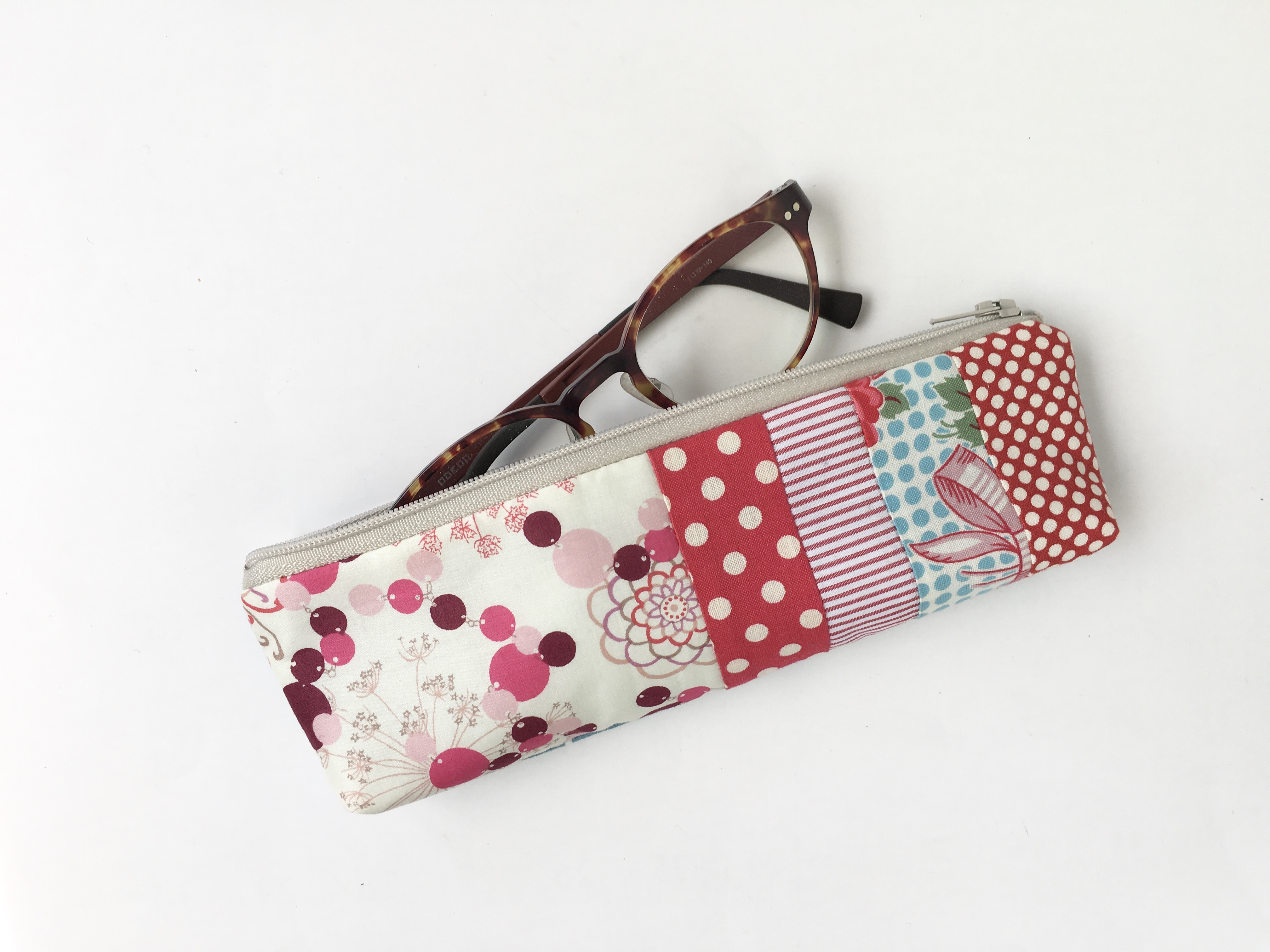 送料無料 ペンケース めがねケース リバティプリント キュートな赤 Iichi ハンドメイド クラフト作品 手仕事品の通販