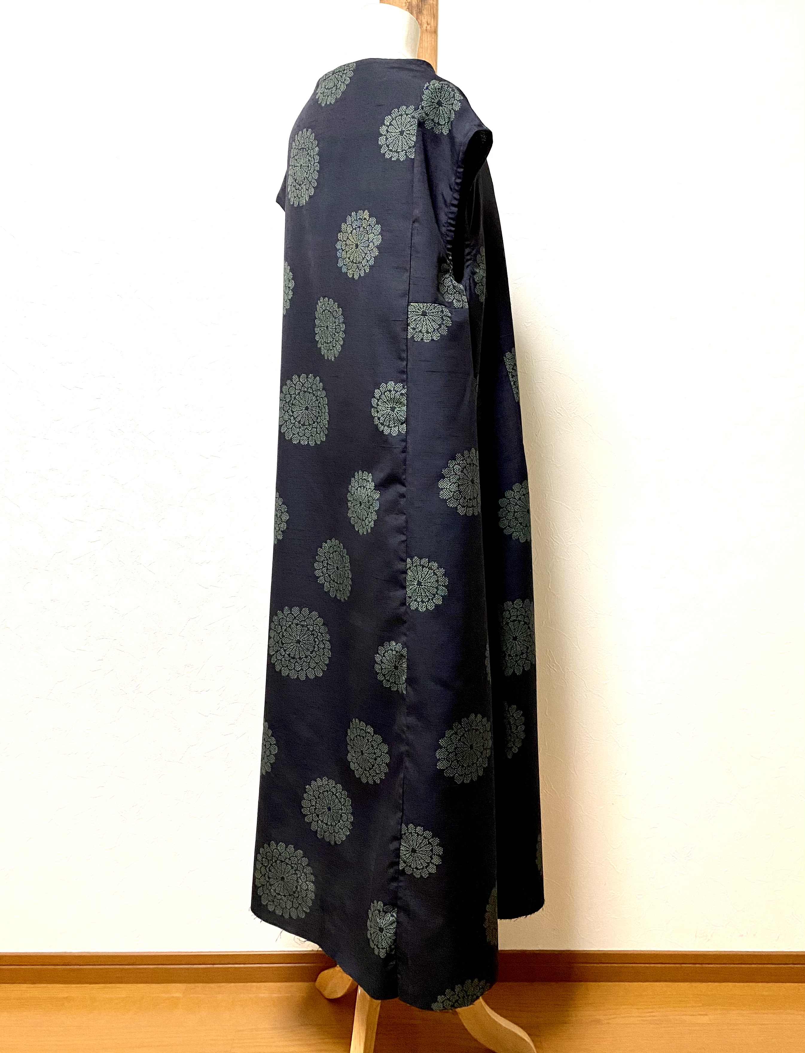 綺麗な衿ぐりのフレンチスリーブワンピース 着物リメイク Iichi ハンドメイド クラフト作品 手仕事品の通販