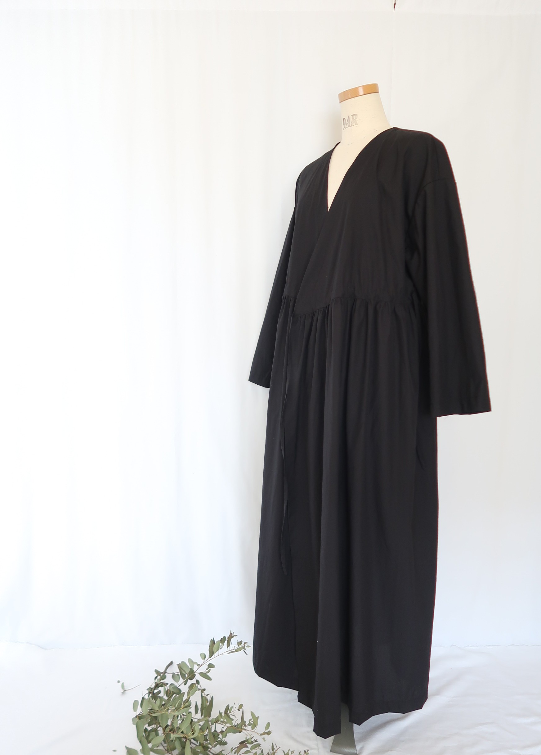 春夏素材 黒コットンブロード カシュクールワンピース 羽織もの レイヤード きれいめ ロング丈 Iichi ハンドメイド クラフト作品 手仕事品の通販