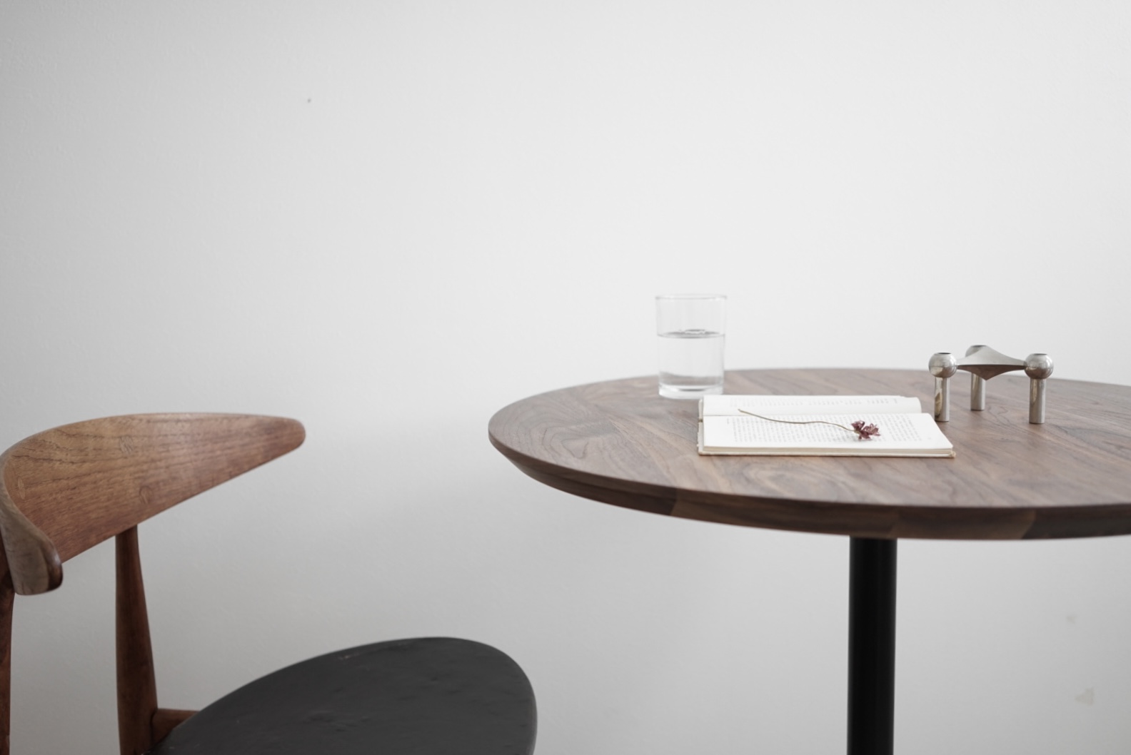 公式の AKOZLIN ダイニングテーブル 直径70cm カフェテーブル 丸テーブル ラウンドテーブル 食卓 サイドテーブル ラウンド 円形70×高さ72c  fucoa.cl