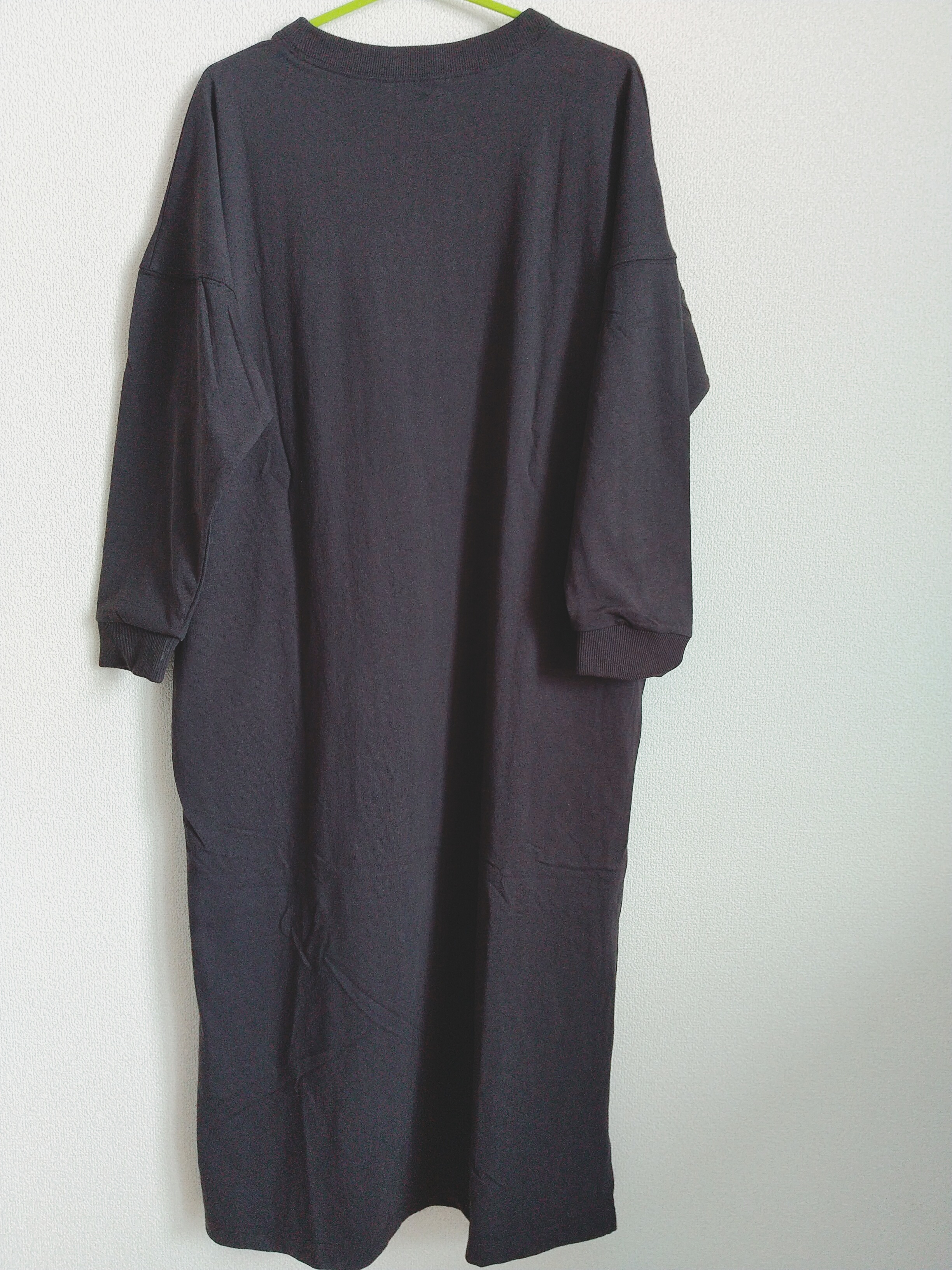 神秘的 ボタン3粒とラメの木フットボールワンピース チャコール Iichi ハンドメイド クラフト作品 手仕事品の通販