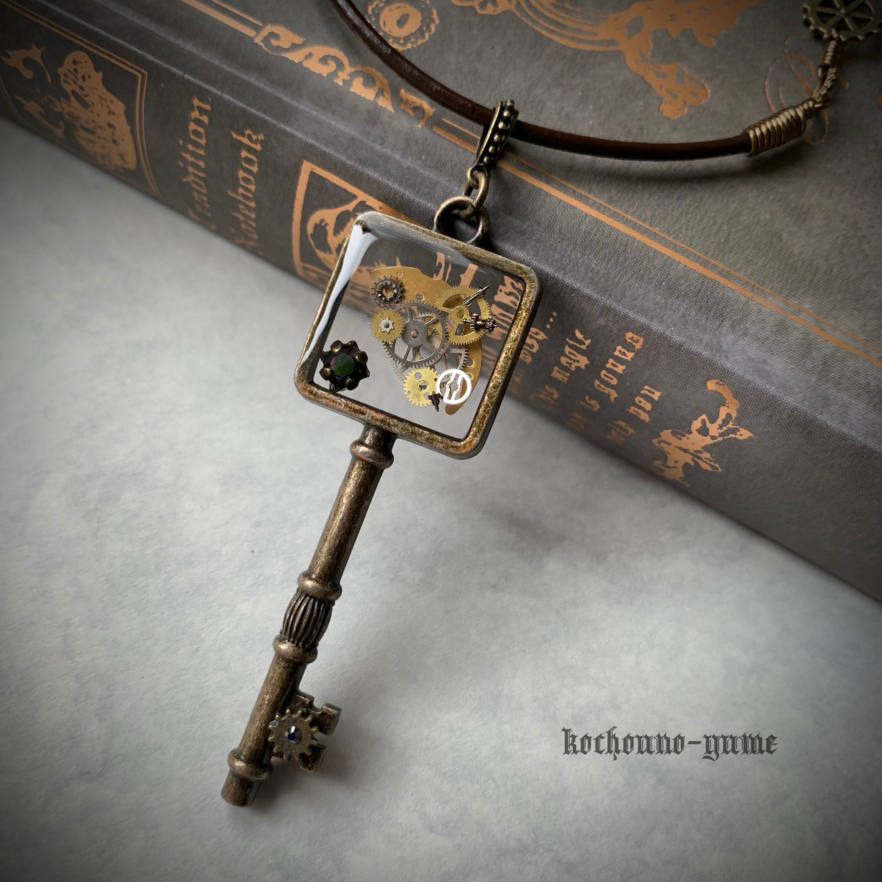 幸福の鍵 緑 スチームパンク ネックレス Iichi ハンドメイド クラフト作品 手仕事品の通販