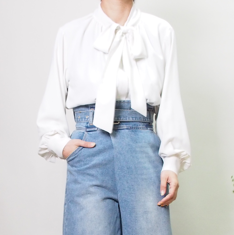 ギャザースリーブのボウタイブラウス 白 黒 新作 Iichi ハンドメイド クラフト作品 手仕事品の通販