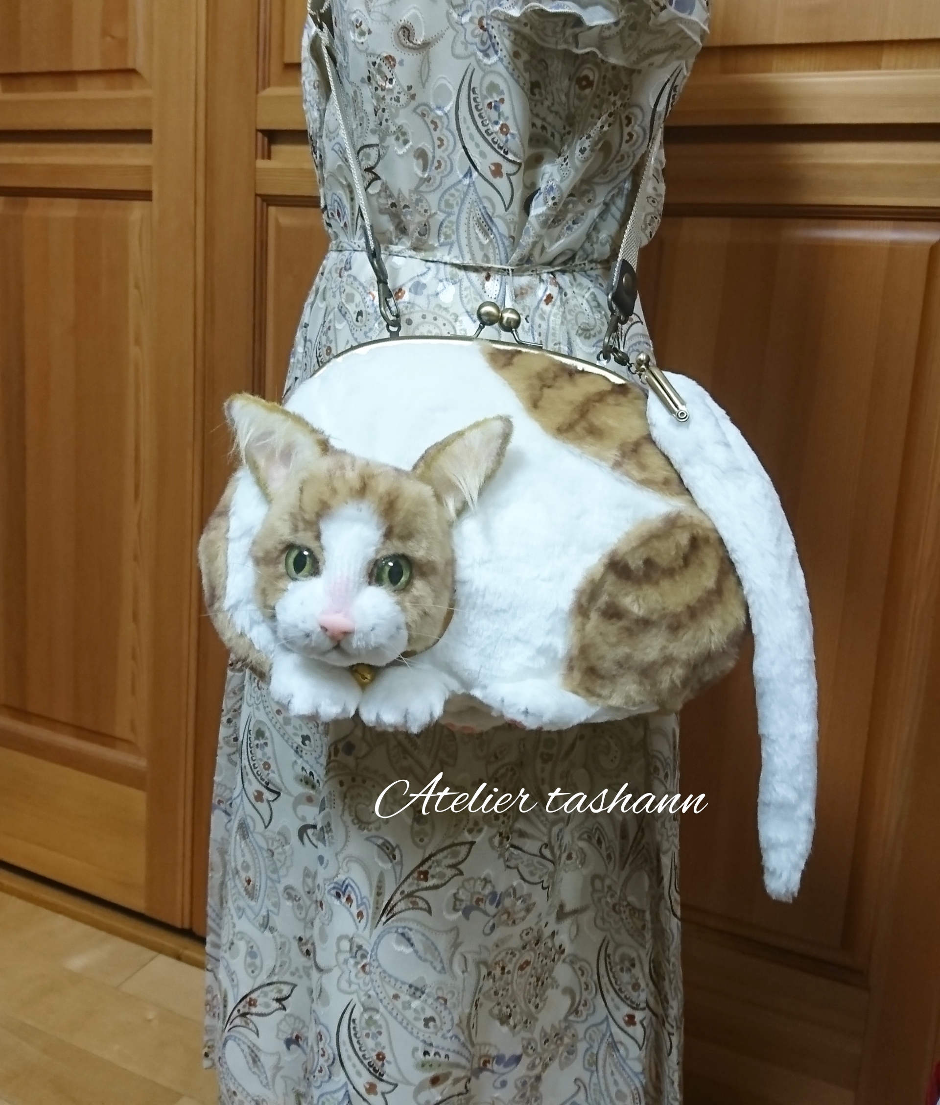 がま口になったネコ ずっと一緒ルダー 茶白トラ猫 Iichi ハンドメイド クラフト作品 手仕事品の通販