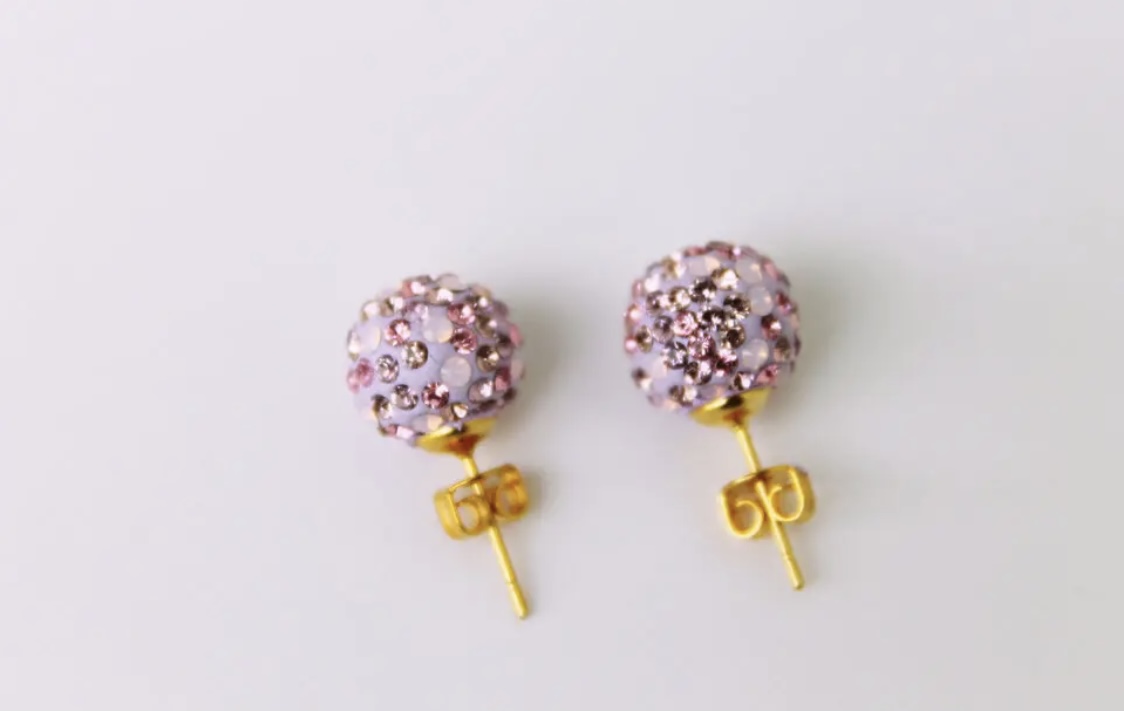 受注制作 週末のプリンセス ラベンダーピンクのスワロボールのピアス 10mm Iichi ハンドメイド クラフト作品 手仕事品の通販