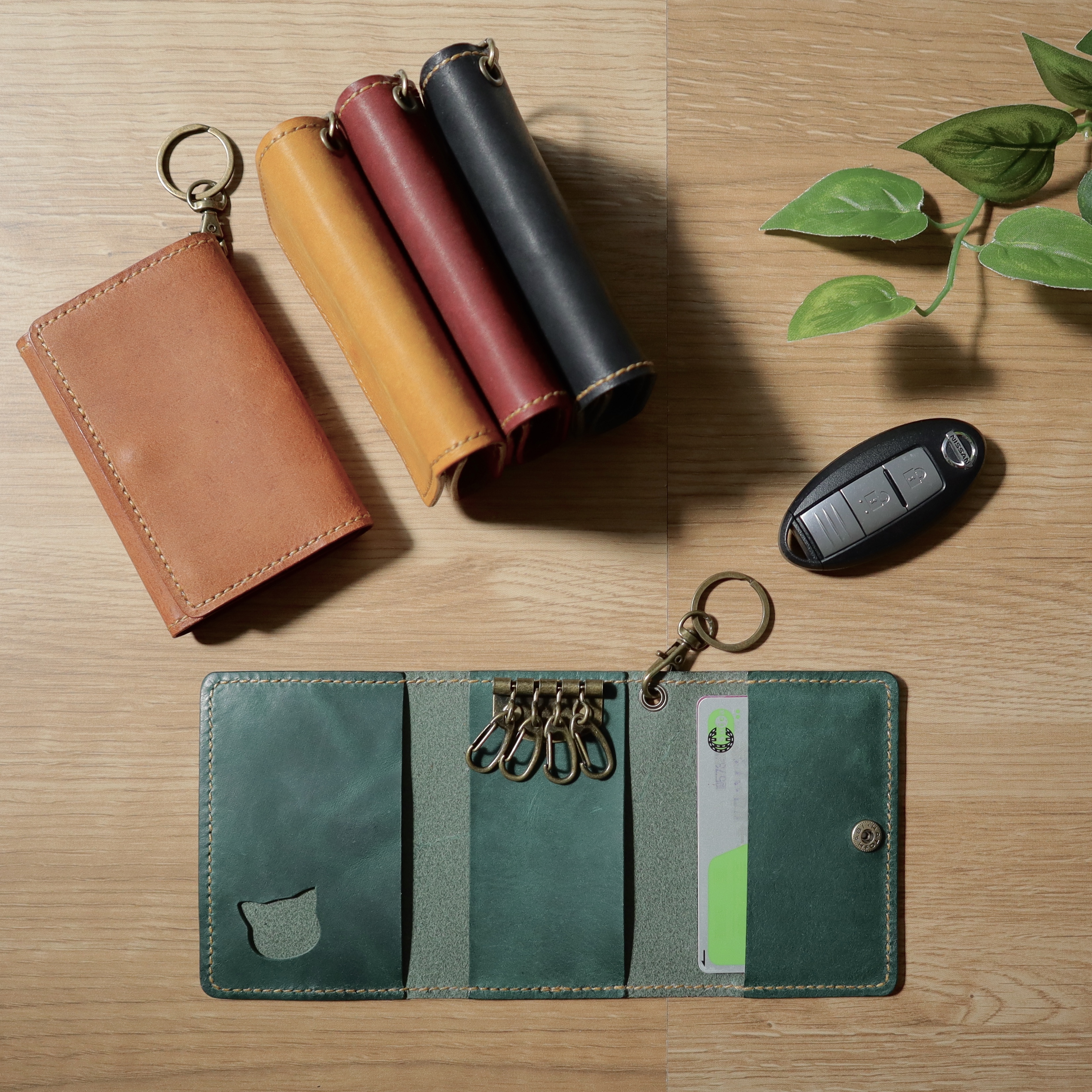 受注生産 カード スマートキーも一緒に 姫路レザー シックなカラーのねこモチーフのマルチキーケース Iichi ハンドメイド クラフト作品 手仕事品の通販