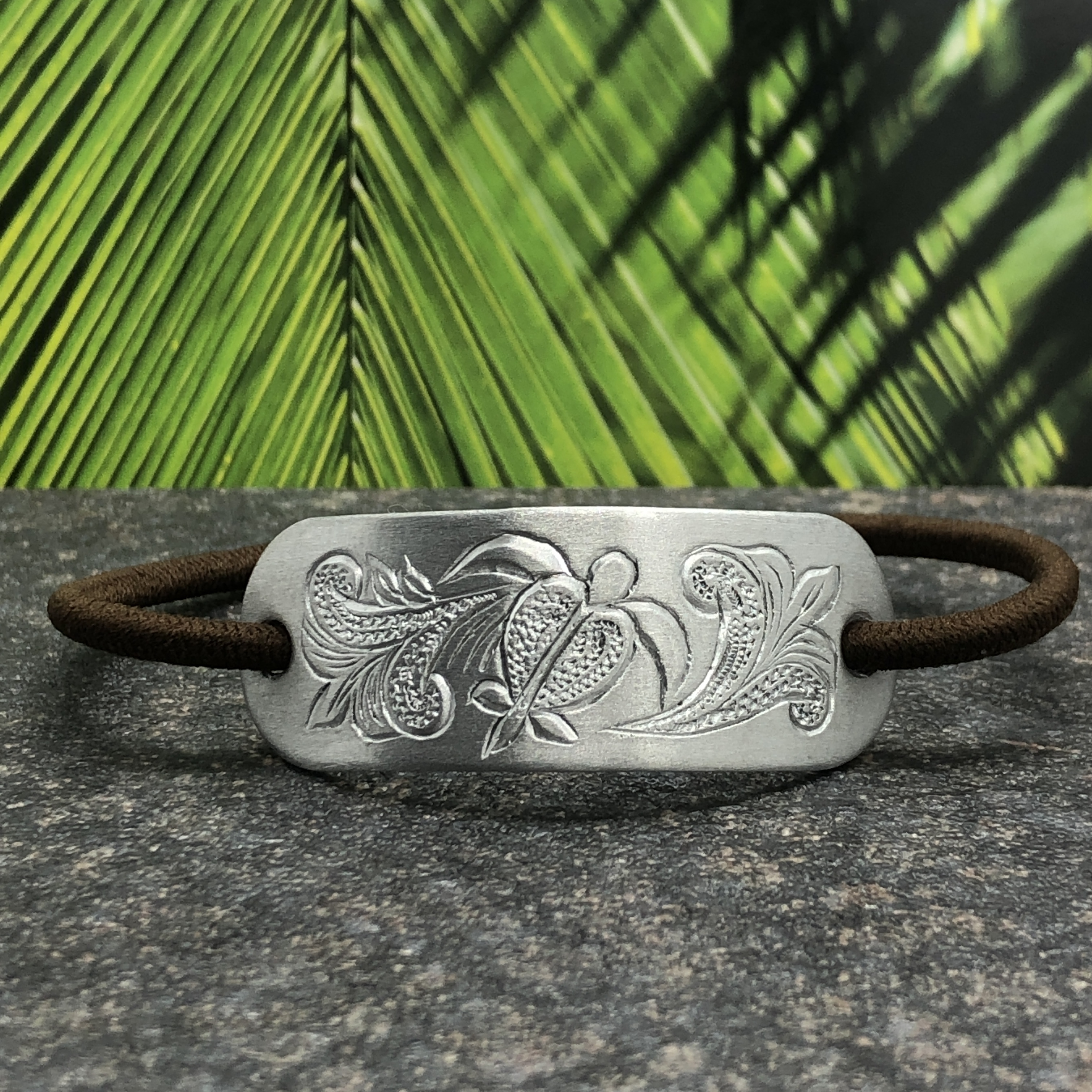 Hawaiian Hair Tie Silver 髪を結んでアロハな気分になる銀色のヘアゴム Iichi ハンドメイド クラフト作品 手仕事品の通販