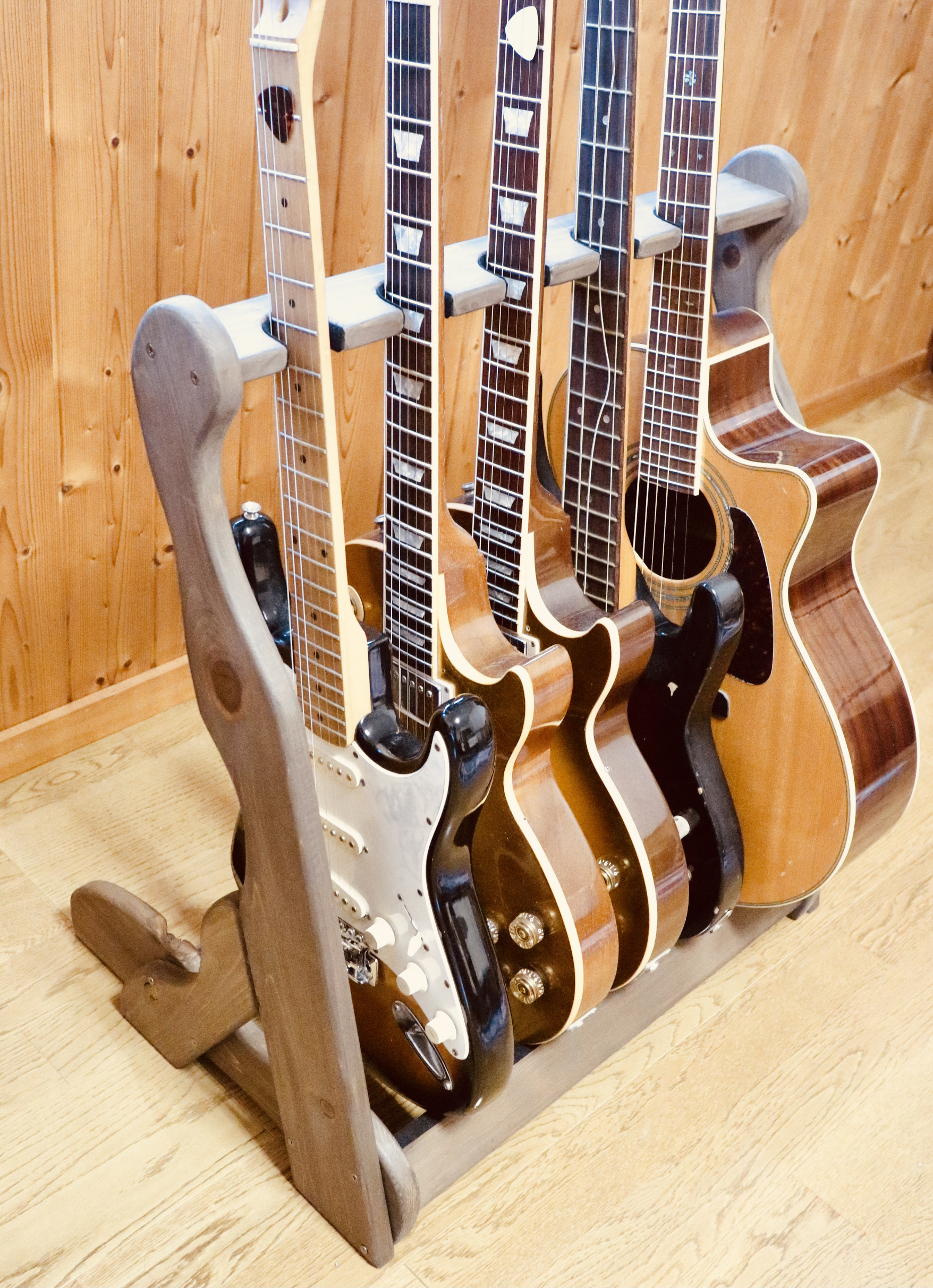 24時間以内に発送 手作り木工 木製ギタースタンド チーク ５本掛け Iichi ハンドメイド クラフト作品 手仕事品の通販