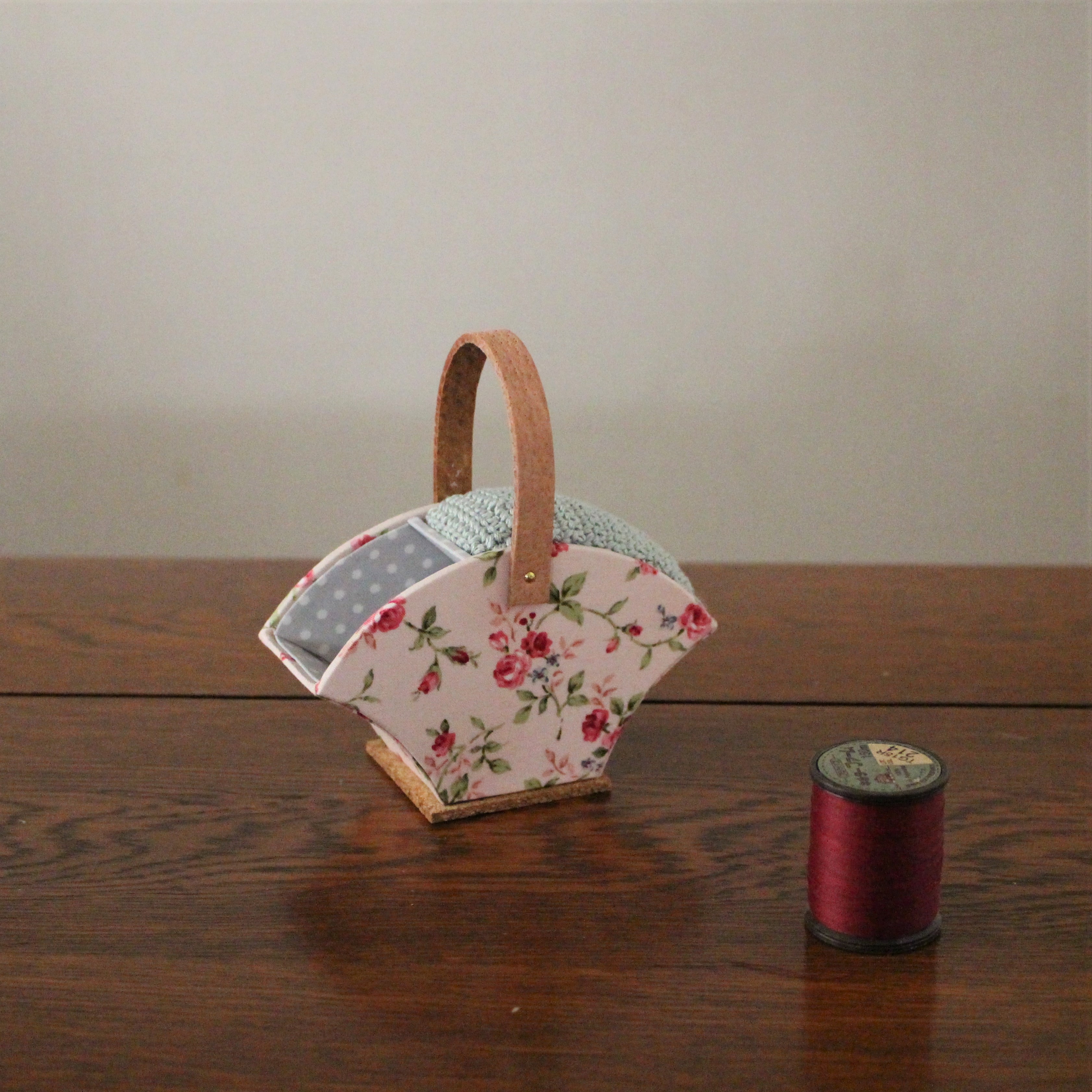 カルトナージュ】バスケット型ピンクッション | iichi ハンドメイド・クラフト作品・手仕事品の通販