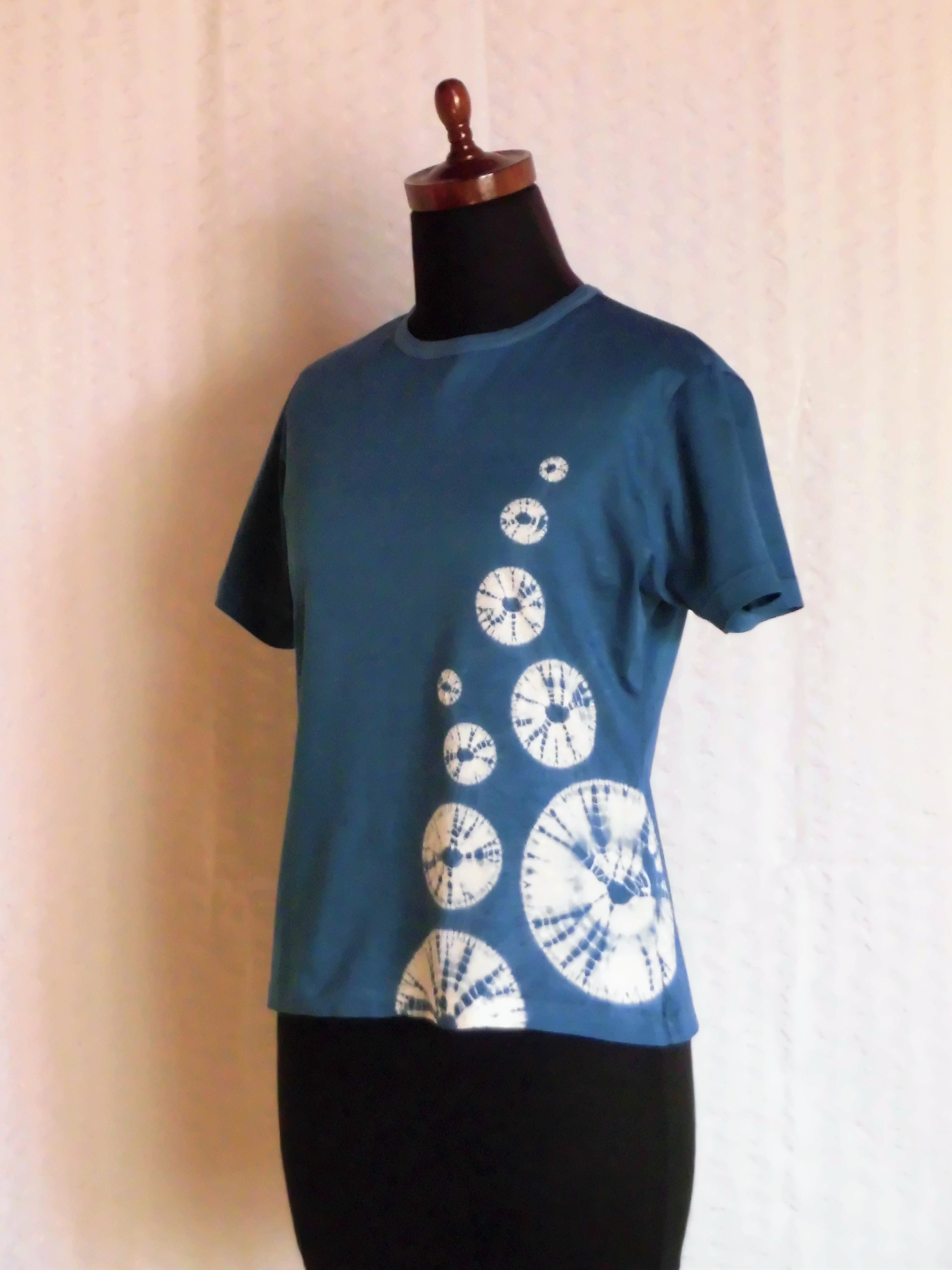 Sale 絞り染 あぶく模様のtシャツ ブルー Iichi ハンドメイド クラフト作品 手仕事品の通販