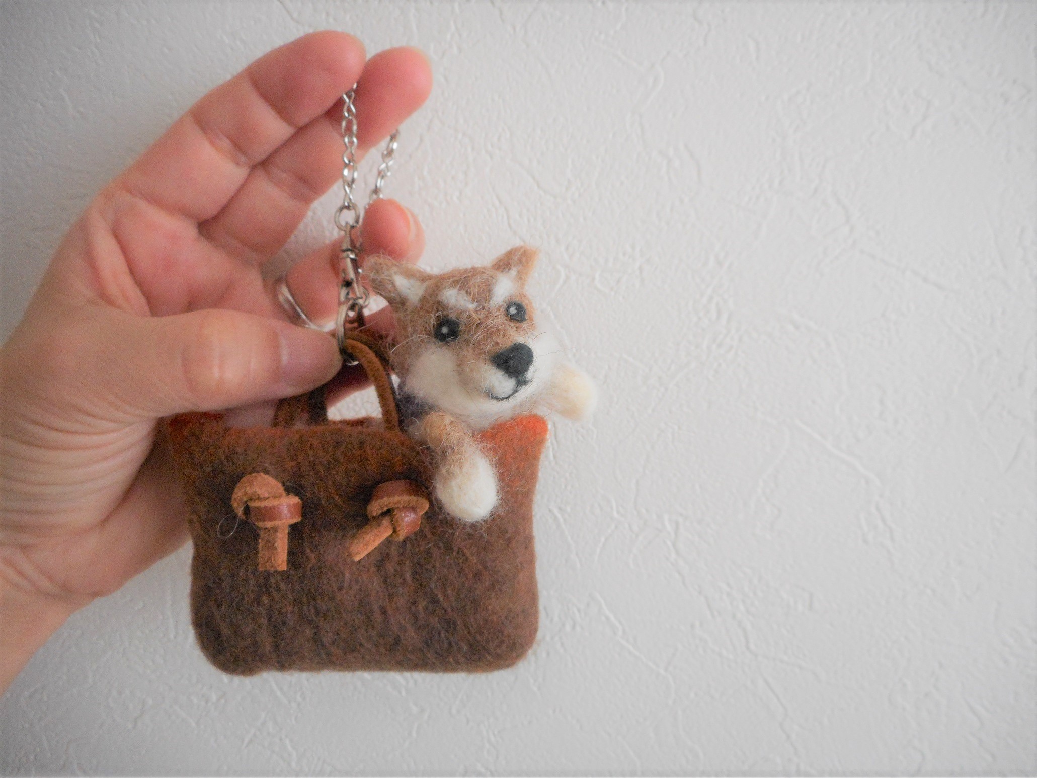 バッグに入った柴犬バッグチャーム Iichi ハンドメイド クラフト作品 手仕事品の通販