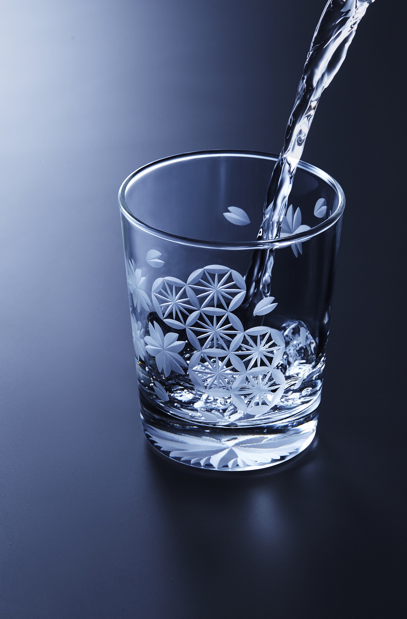 縁起グラス 東京切子 花切子 ロックグラス 菊亀甲 桜宴 きくきっこう さくらうたげ Iichi ハンドメイド クラフト作品 手仕事品の通販