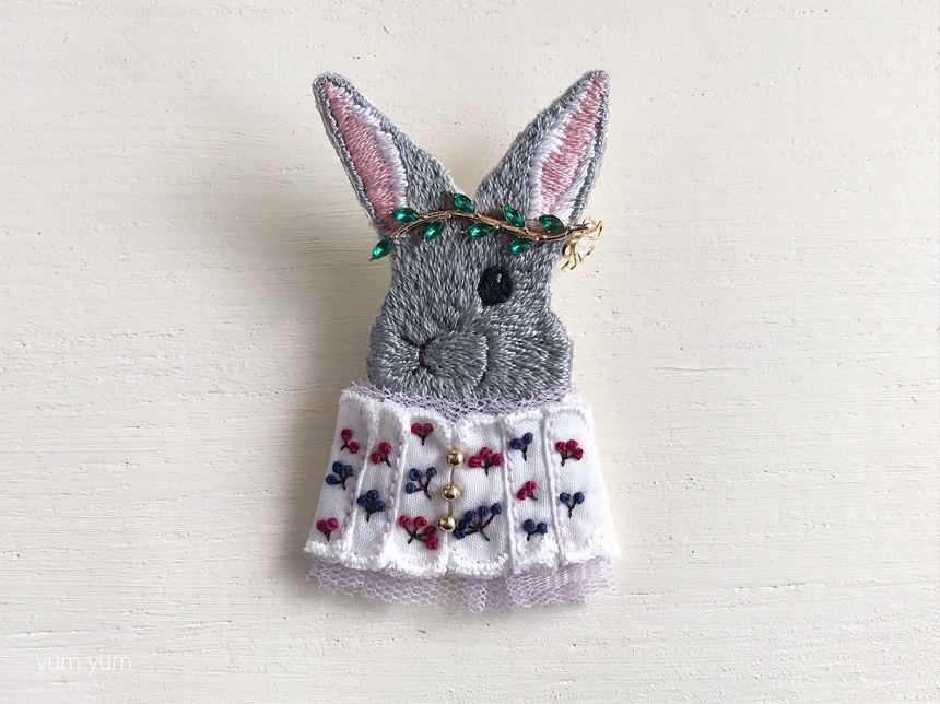 高貴な動物刺繍ブローチ4 ウサギ Iichi ハンドメイド クラフト作品 手仕事品の通販