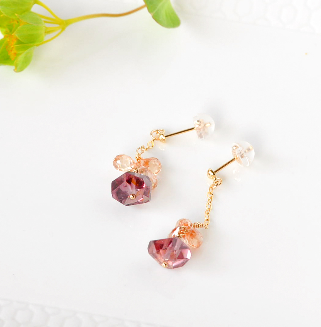 K10yg希少石パープルジルコンxシャンパンジルコンスタッドピアス Iichi ハンドメイド クラフト作品 手仕事品の通販