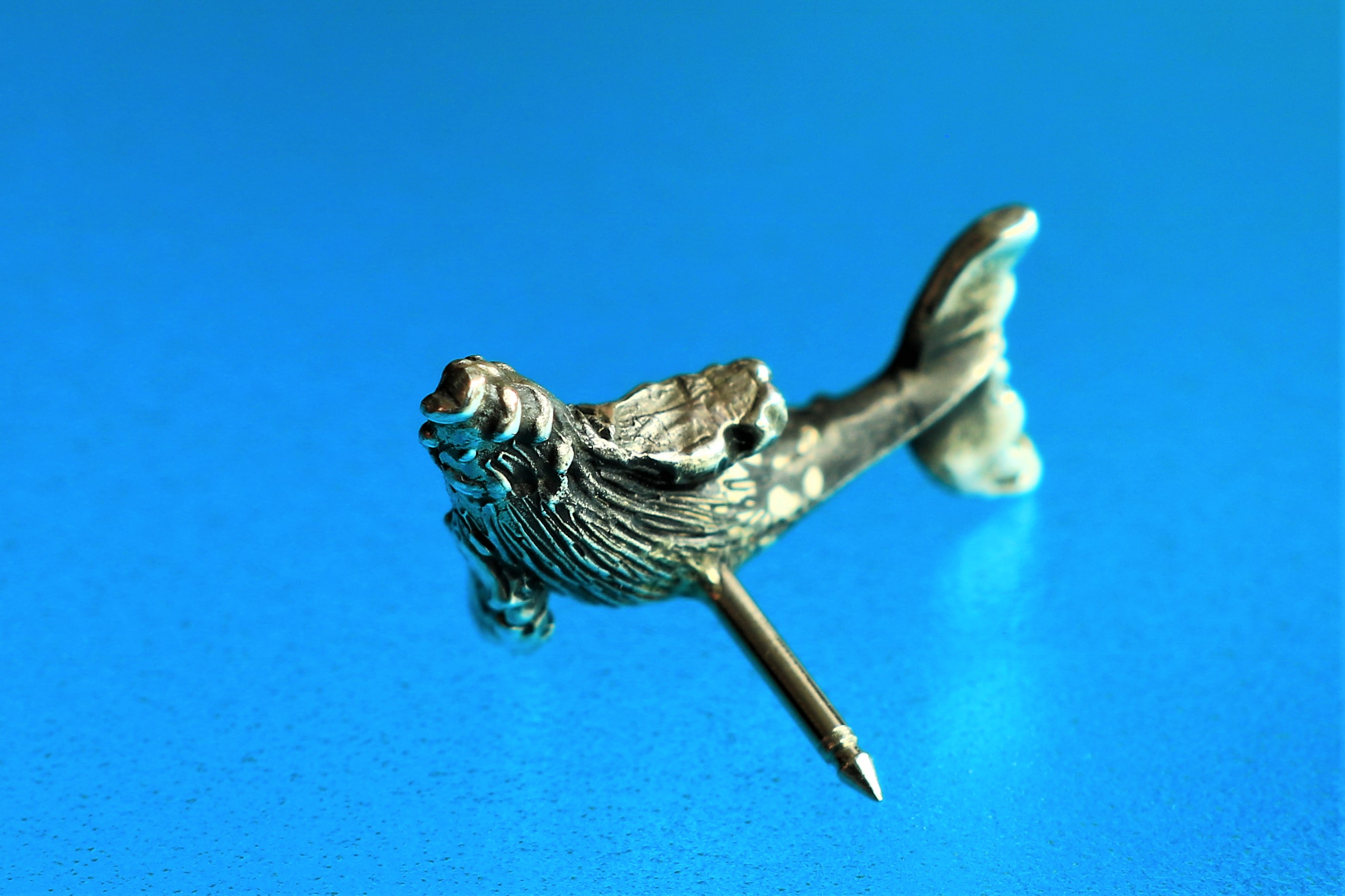 波を打つ ザトウクジラのタイピン Iichi ハンドメイド クラフト作品 手仕事品の通販