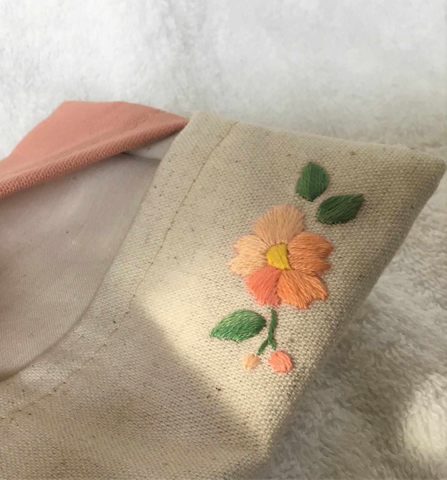 花刺繍のポケットティッシュケース Iichi ハンドメイド クラフト作品 手仕事品の通販