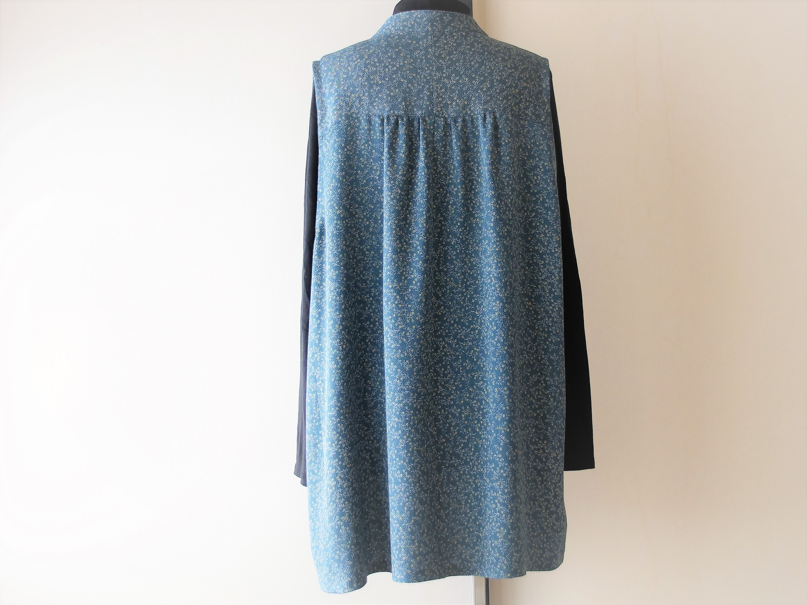 着物リメイクチュニック 小花模様 Iichi ハンドメイド クラフト作品 手仕事品の通販 着物リメイクチュニック 小花模様 Iichi ハンドメイド クラフト作品 手仕事品の通販