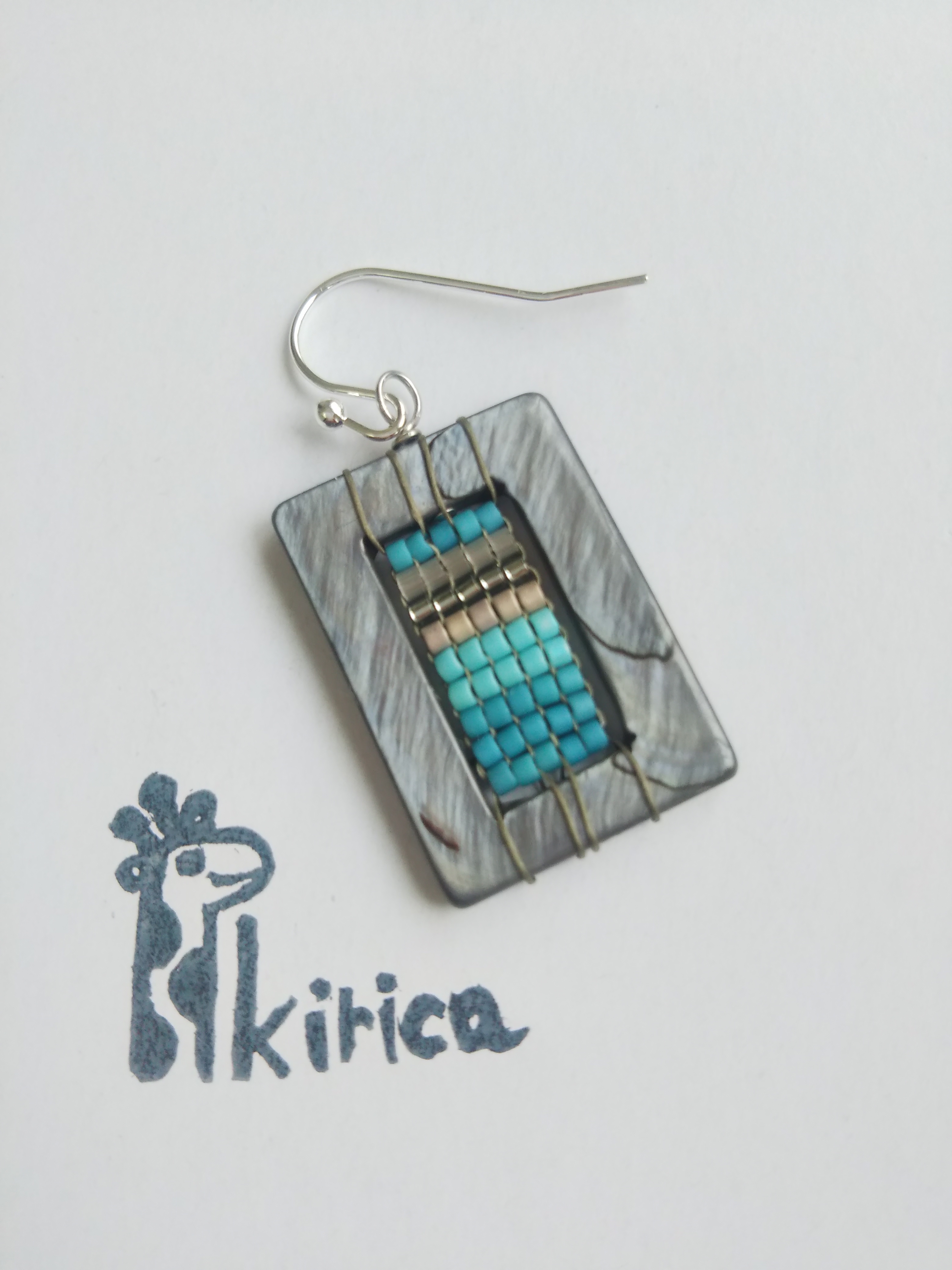 四角いシェルのブルーデリカビーズイヤリング ピアス 一点限定 864 Iichi ハンドメイド クラフト作品 手仕事品の通販