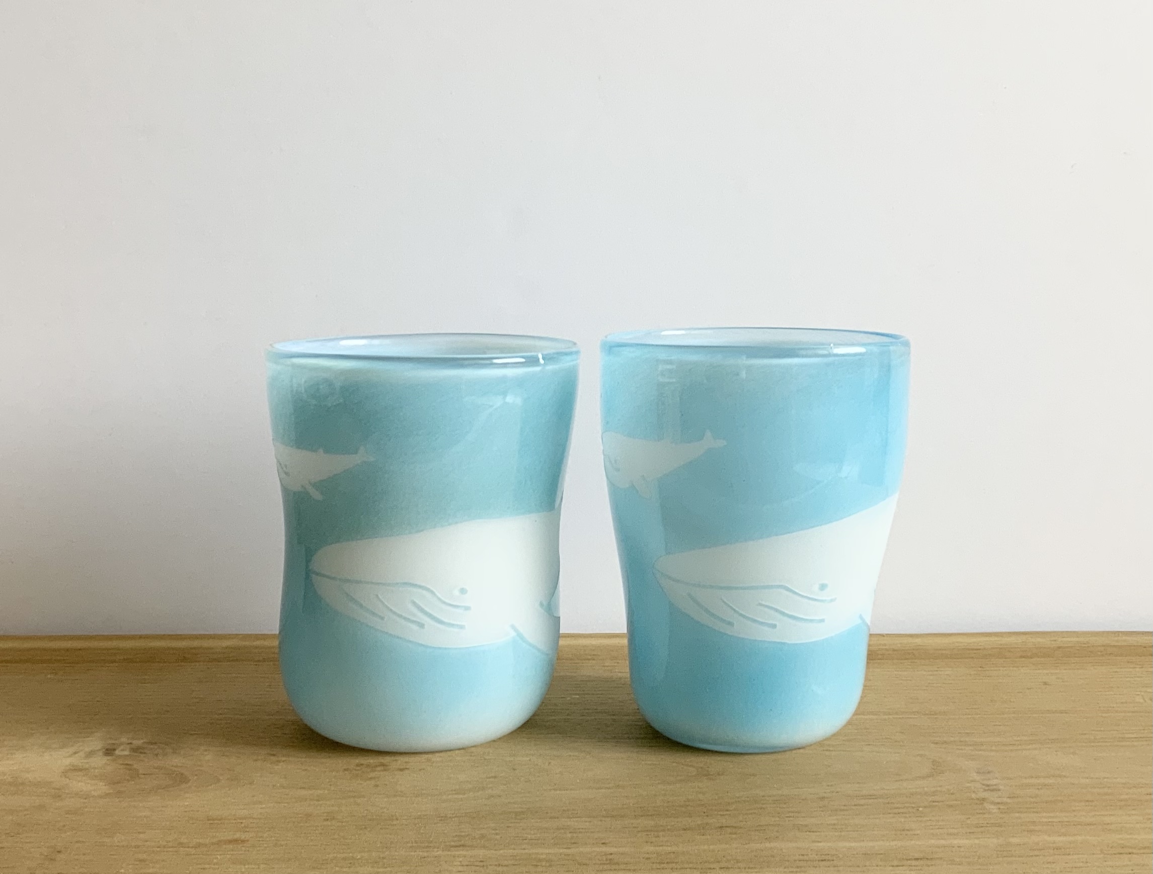 海cup クジラの親子 右 ライトブルー グラス Iichi ハンドメイド クラフト作品 手仕事品の通販