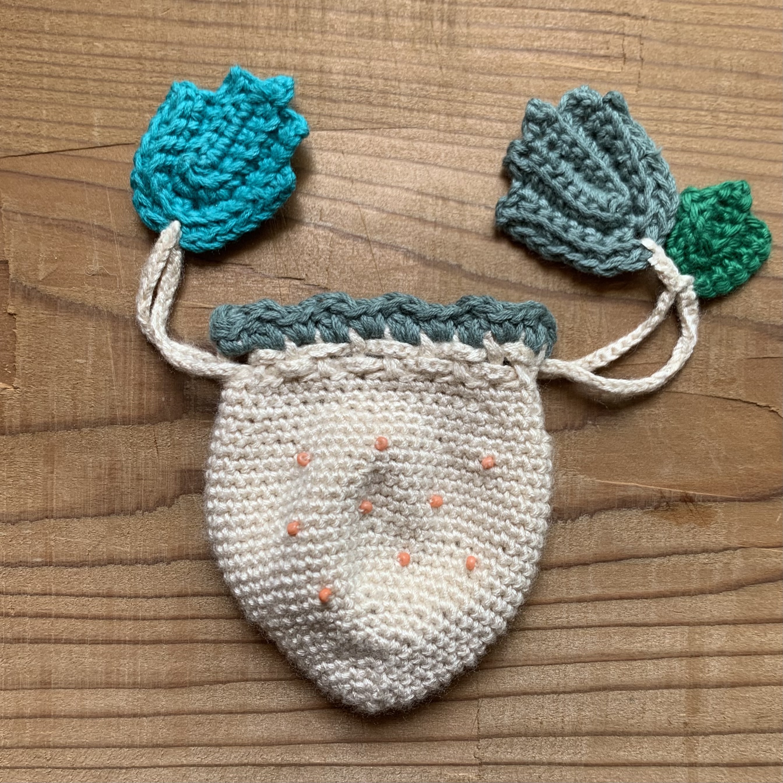 白いちごな巾着 かぎ針編み 白い苺 いちご ストロベリー 編みぐるみ あみぐるみ フルーツ Iichi ハンドメイド クラフト作品 手仕事品の通販