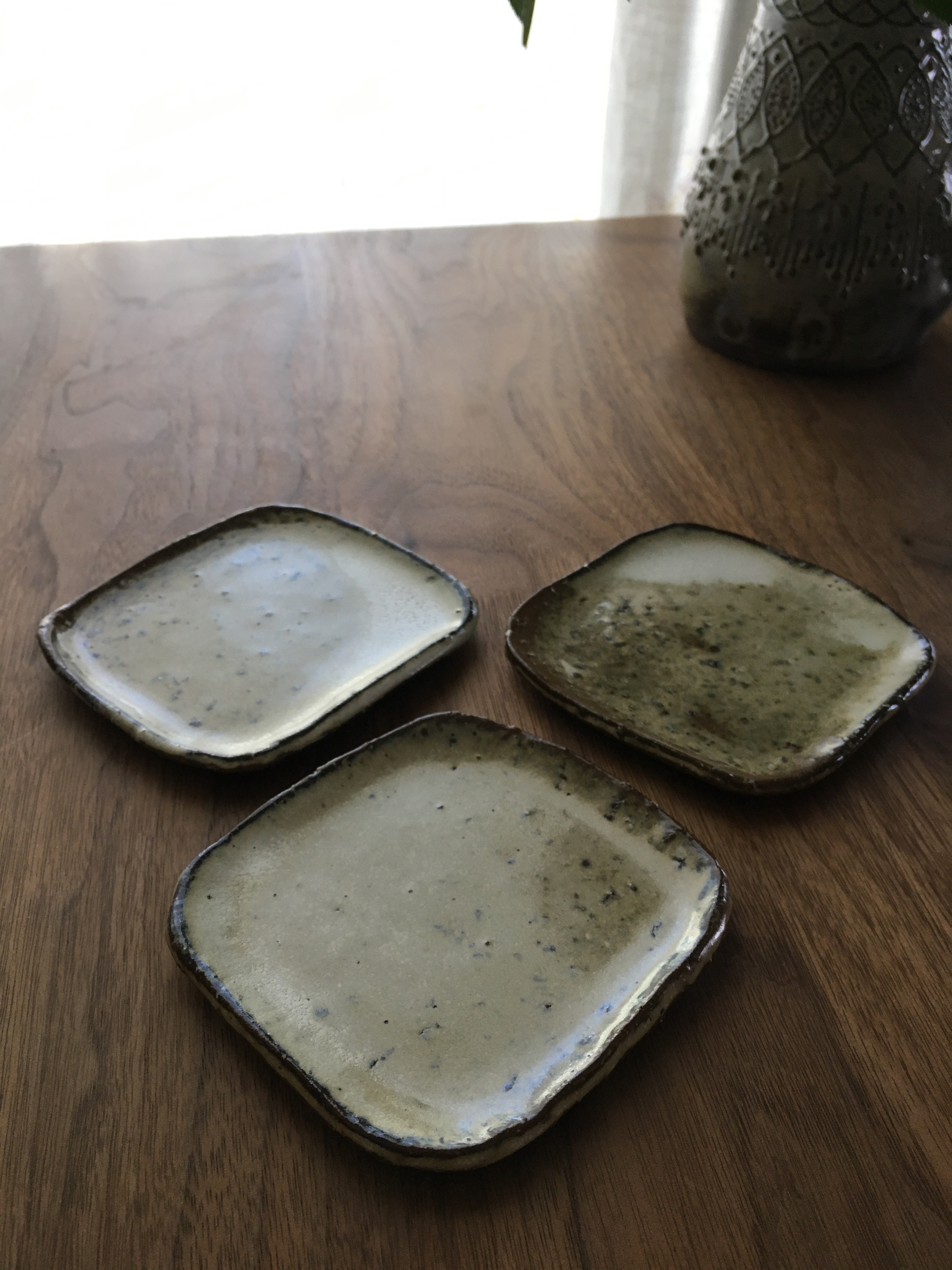 Chouette Omi お皿 黒 3枚セット Iichi ハンドメイド クラフト作品 手仕事品の通販