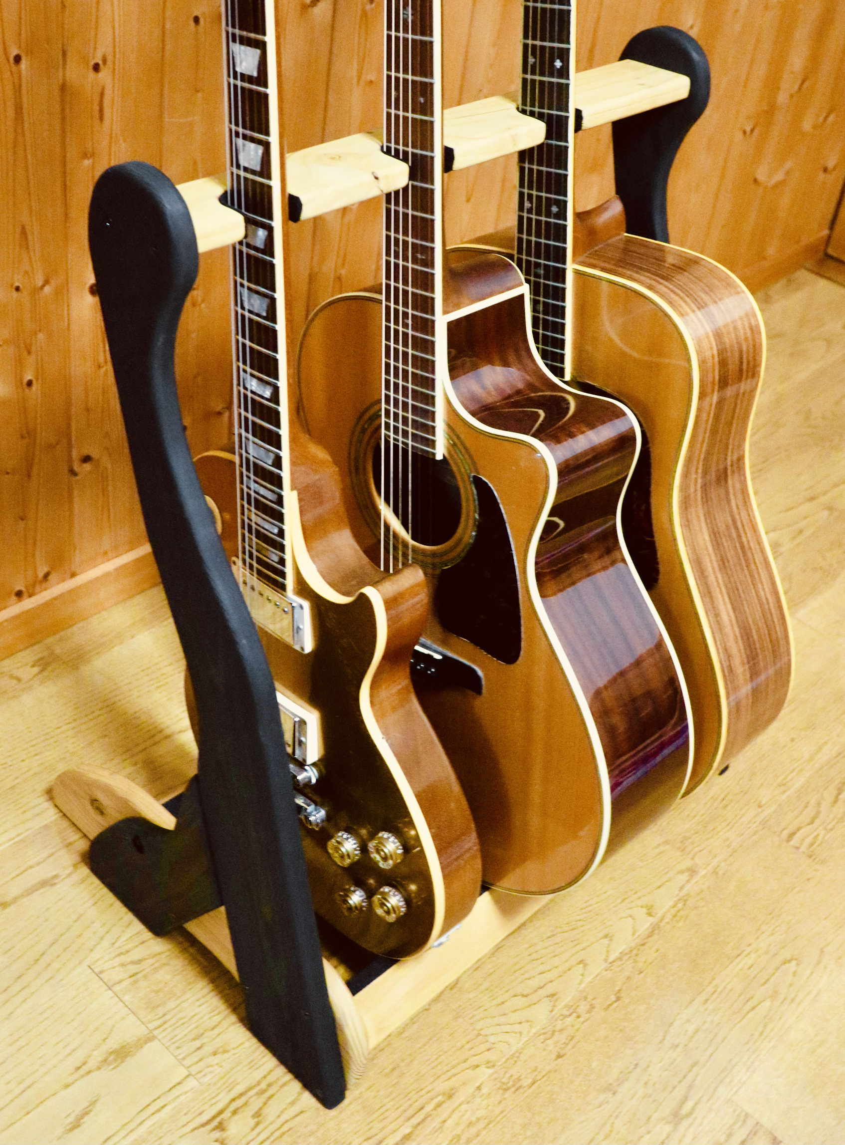 24時間以内に発送 手作り木工 木製ギタースタンド ツートーン ３本掛け Iichi ハンドメイド クラフト作品 手仕事品の通販