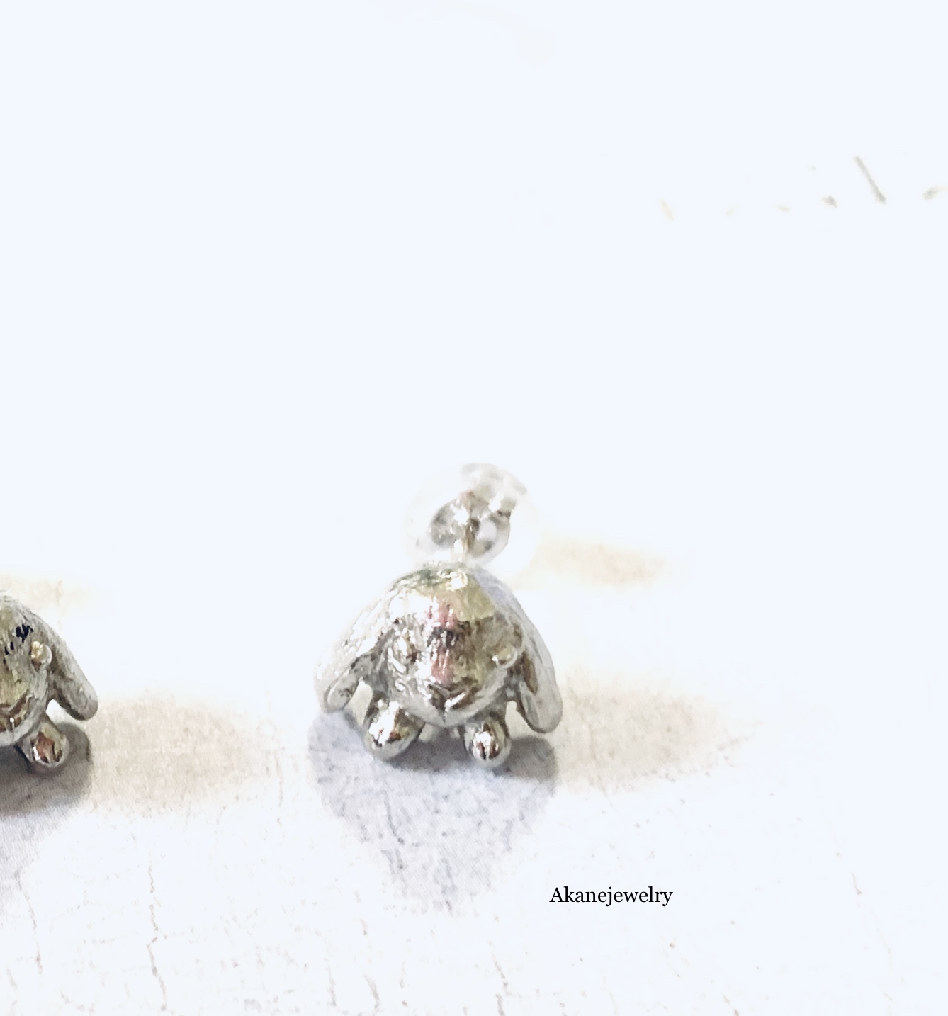 片耳ピアス たれ耳うさぎちゃんピアス Iichi ハンドメイド クラフト作品 手仕事品の通販
