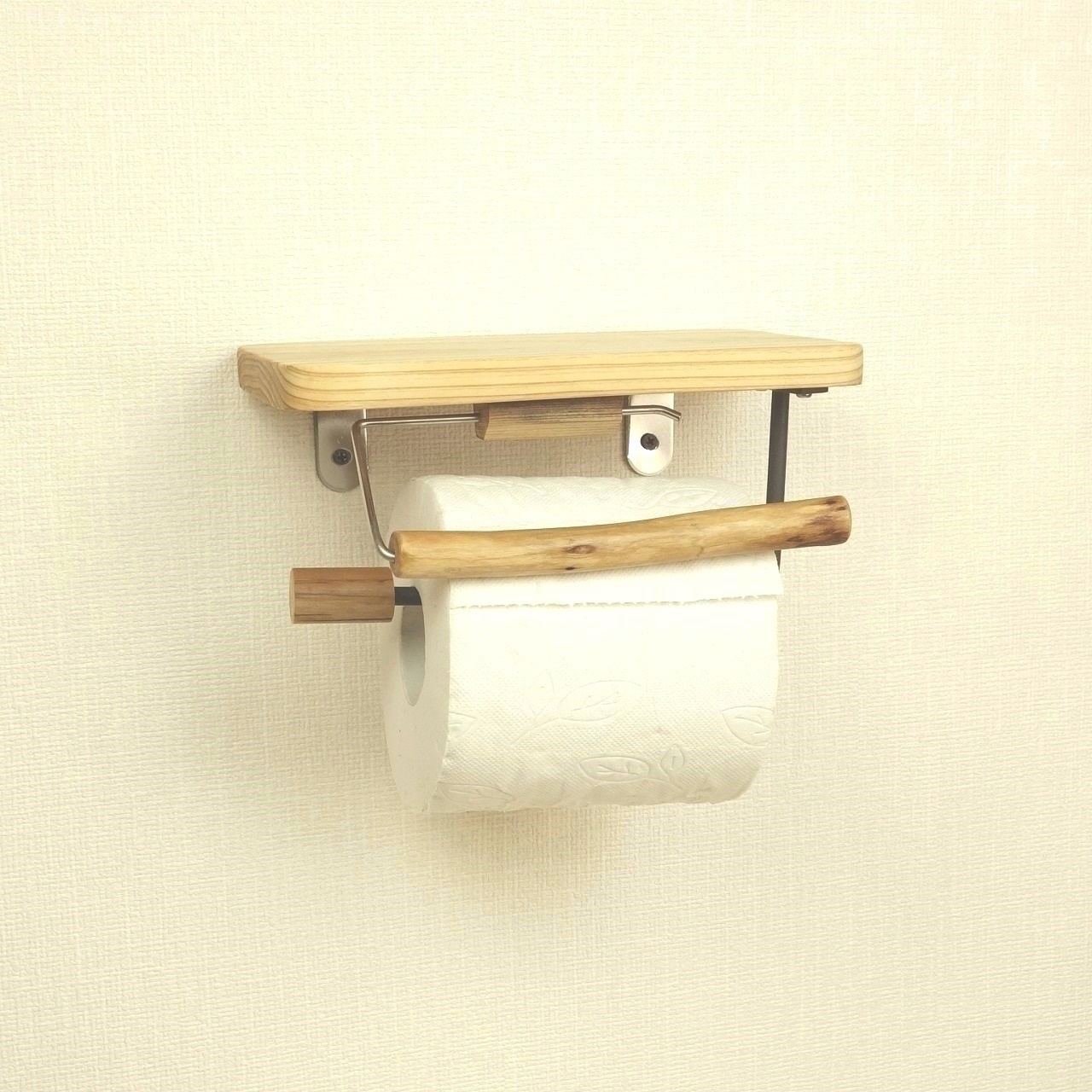温泉流木 木製棚と流木のナチュラルトイレットペーパーホルダー004太巻にも対応 流木インテリア Iichi ハンドメイド クラフト作品 手仕事品の通販
