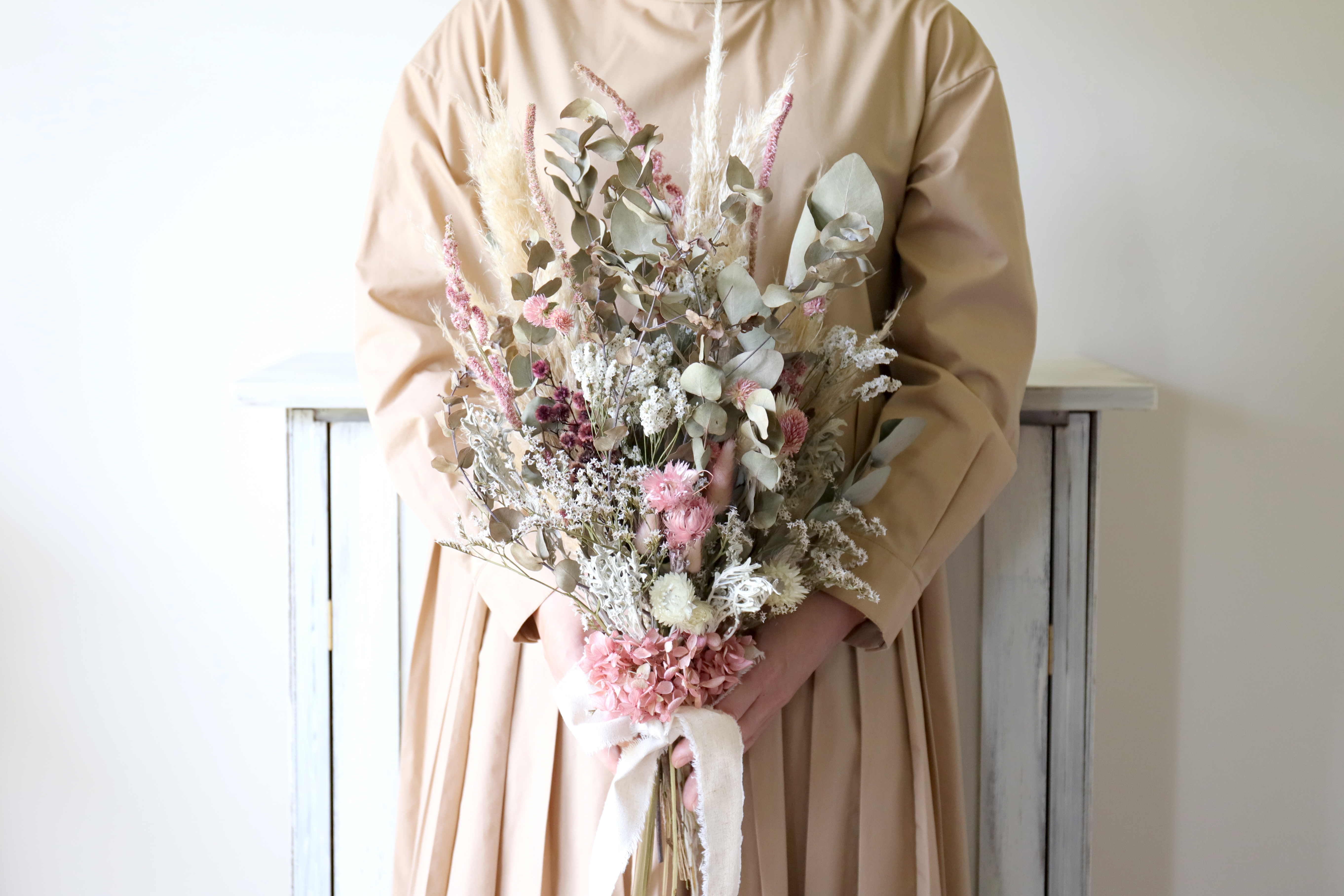 前撮り ウェディングフォト ユーカリとパンパスのドライフラワースワッグブーケ ピンク 4 Iichi ハンドメイド クラフト作品 手仕事 品の通販