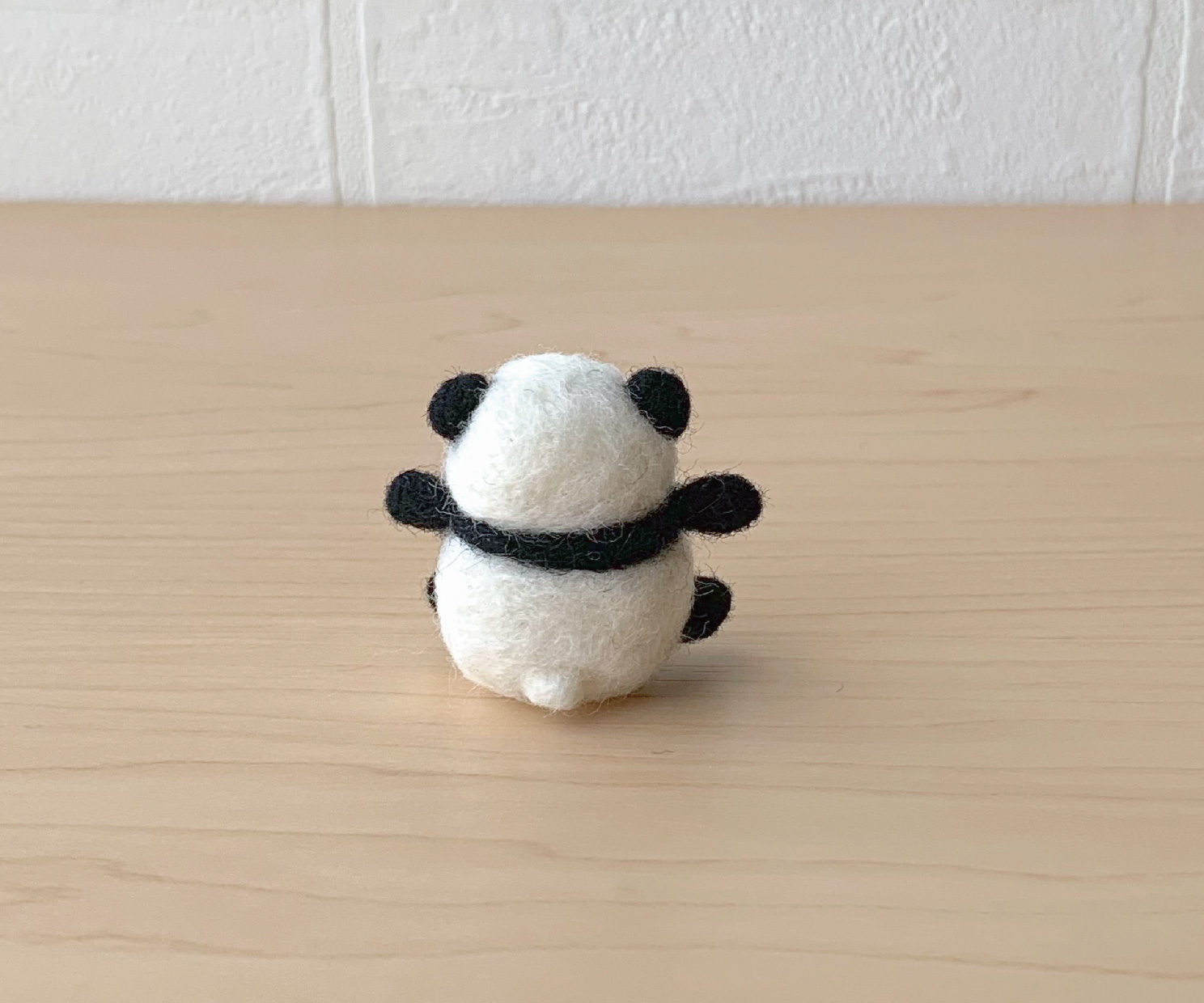 おやすみパンダ フェルトの置物お座りパンダ Iichi ハンドメイド クラフト作品 手仕事品の通販