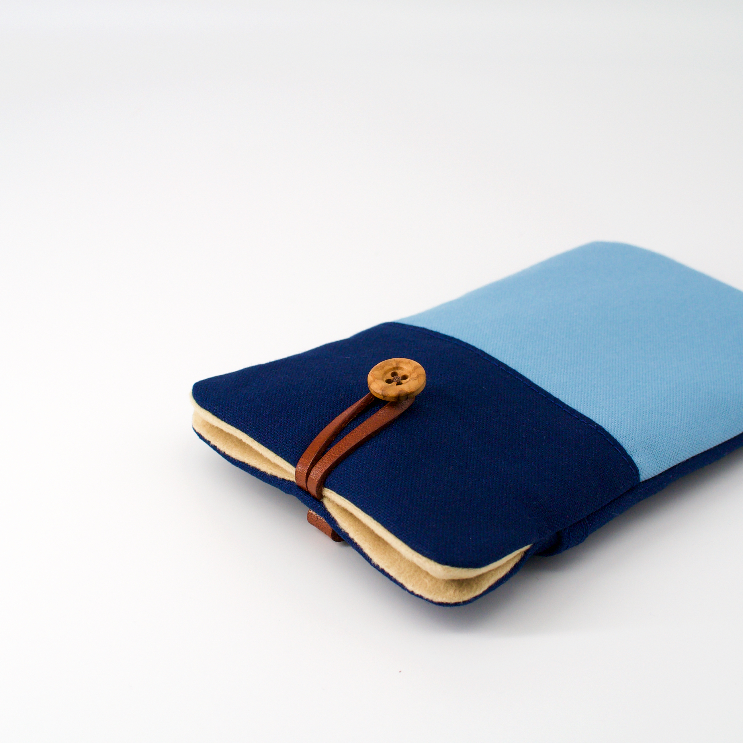クッションスマホポーチ ネイビー スカイブルー 帆布 本革 Iichi ハンドメイド クラフト作品 手仕事品の通販