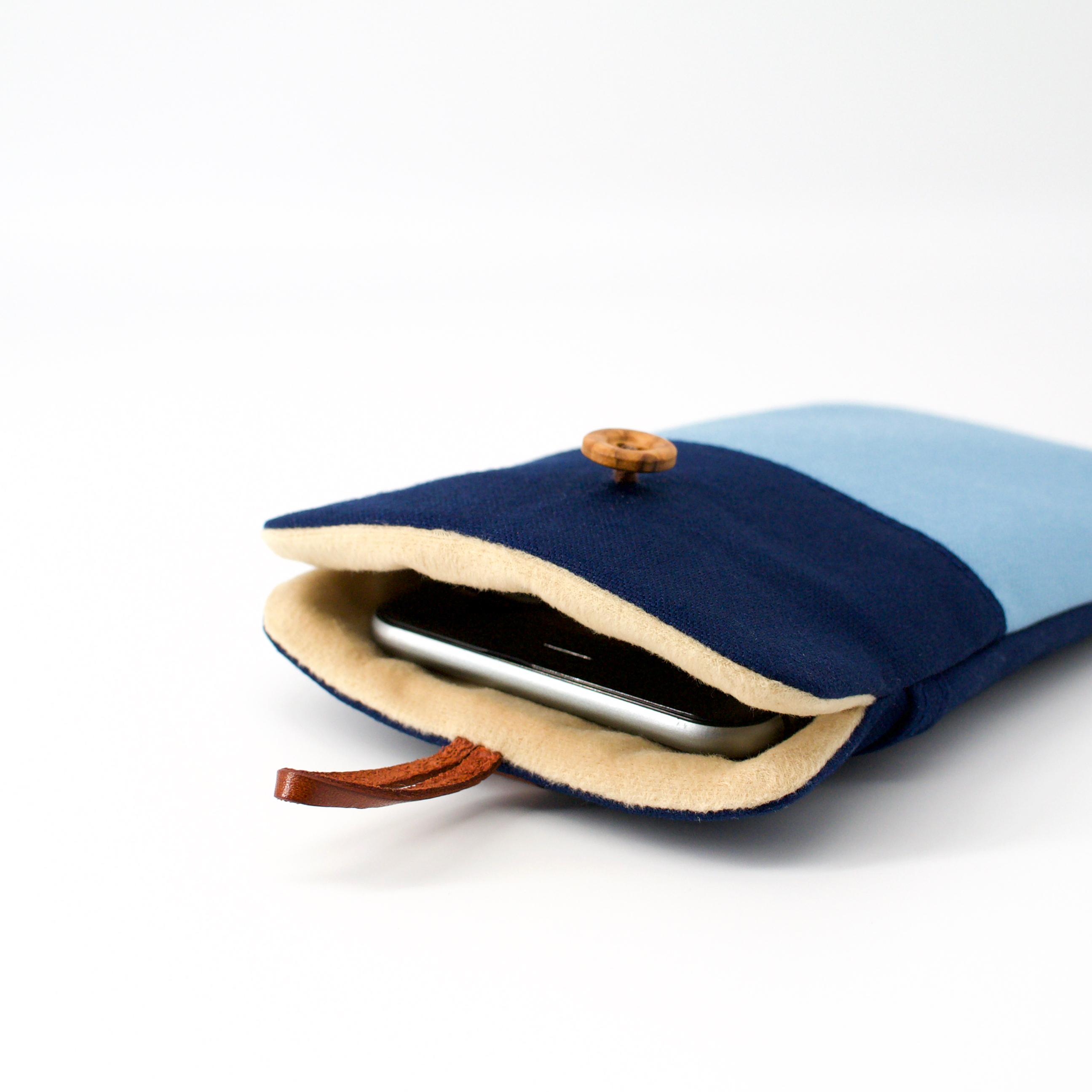 クッションスマホポーチ ネイビー スカイブルー 帆布 本革 Iichi ハンドメイド クラフト作品 手仕事品の通販