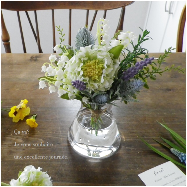 こぼれないお水にスズランと爽やかカラーのお花をふんわり活けて Iichi ハンドメイド クラフト作品 手仕事品の通販