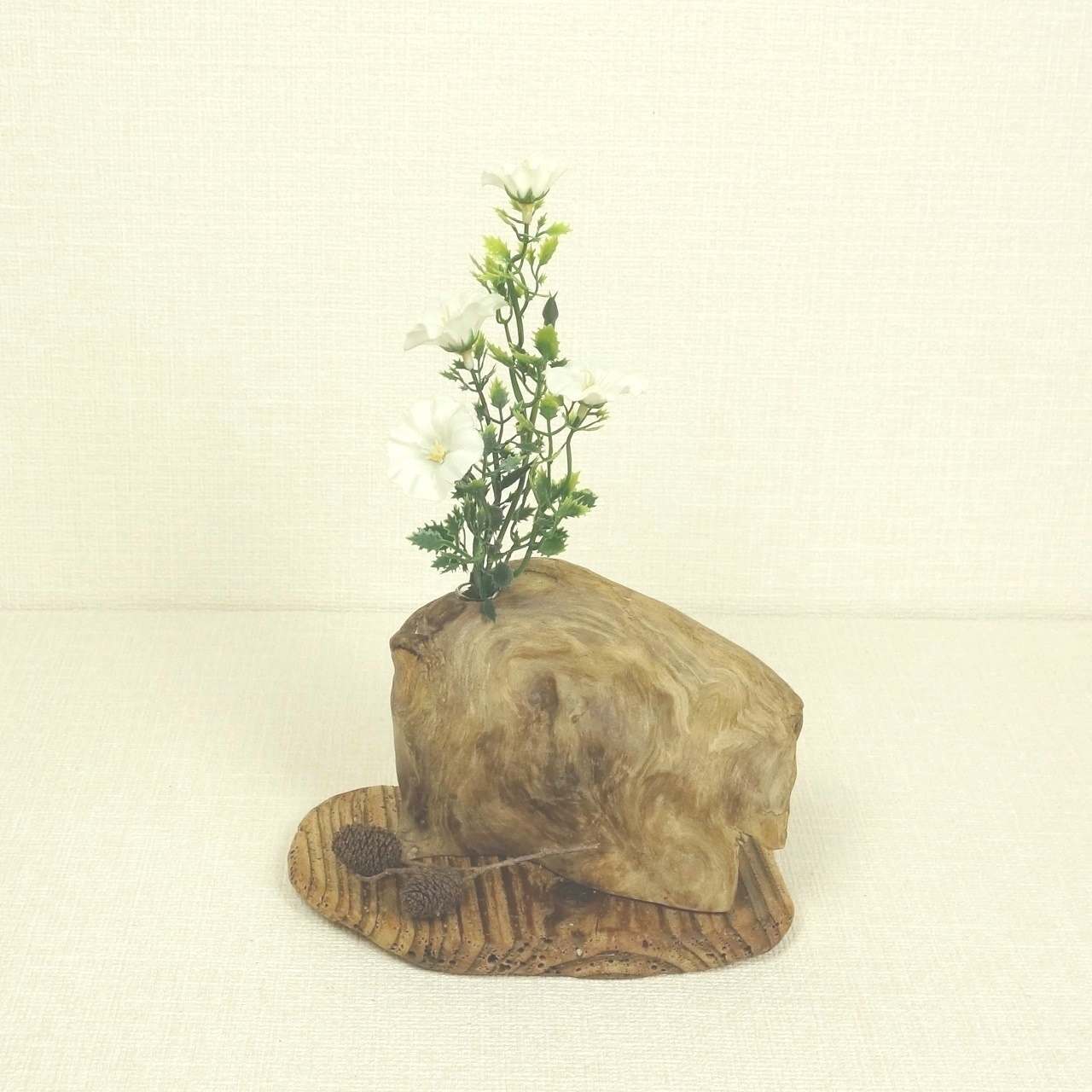 温泉流木 岩壁のような流木の小さな一輪挿し 花器 花瓶 流木インテリア Iichi ハンドメイド クラフト作品 手仕事品の通販