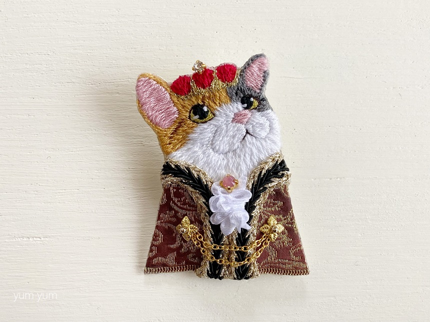 高貴なお猫様刺繍ブローチ24 Iichi ハンドメイド クラフト作品 手仕事品の通販