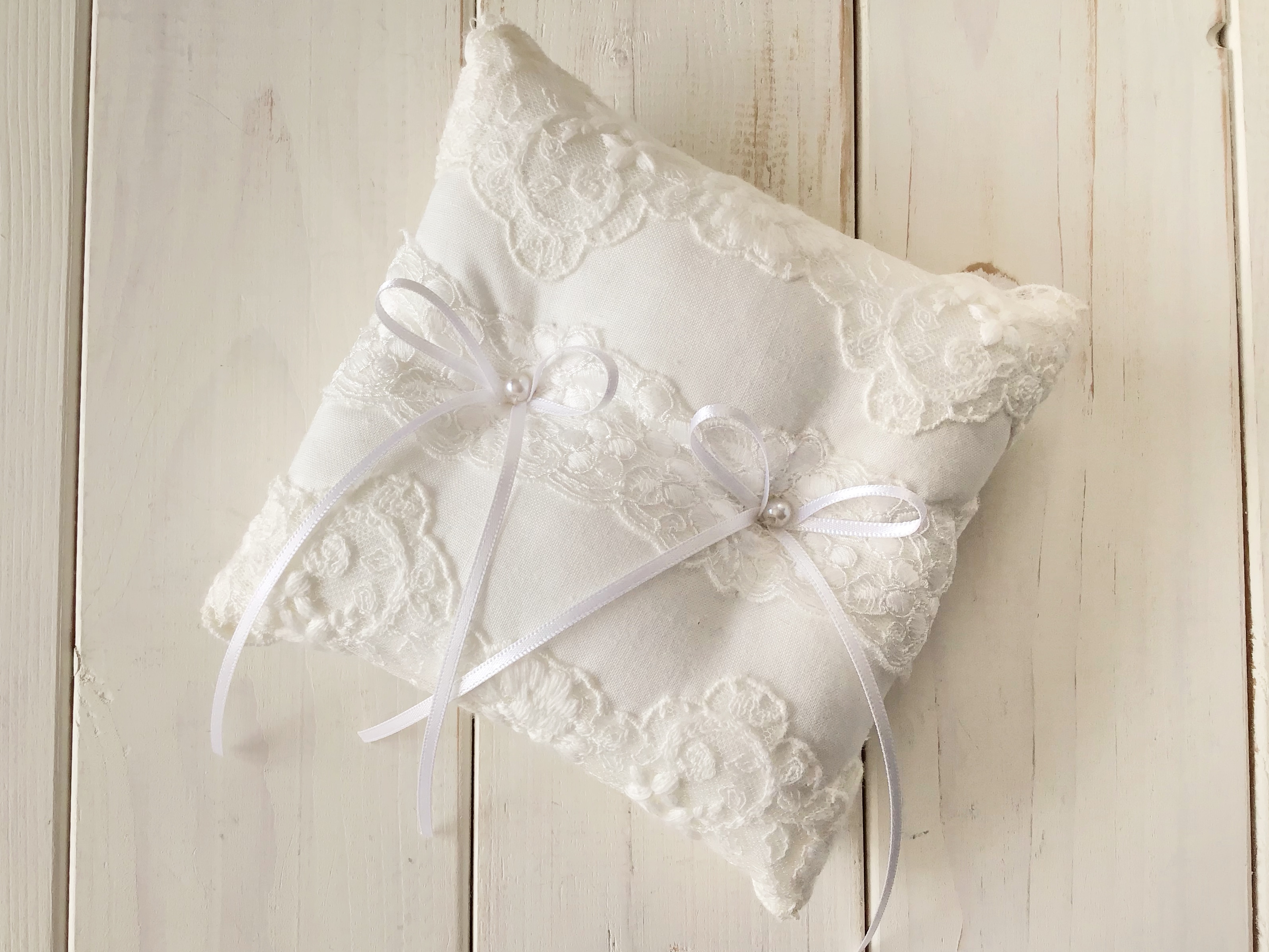 ナチュラルなレースのリングピロー スクエア小 コットン ホワイト Iichi ハンドメイド クラフト作品 手仕事品の通販