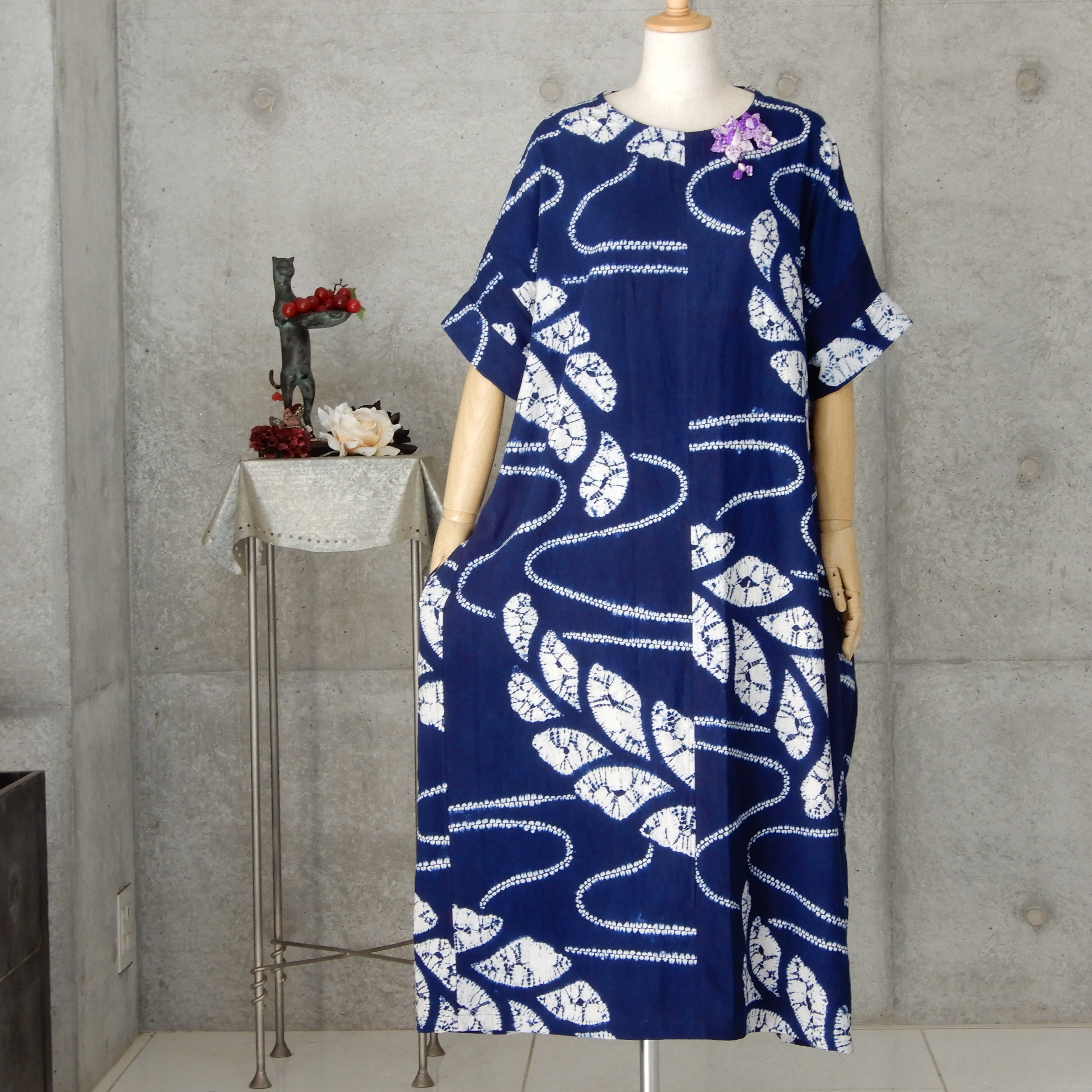 着物リメイク 有松絞りのワンピース フリーサイズ 藤 ブローチ付き Iichi ハンドメイド クラフト作品 手仕事品の通販