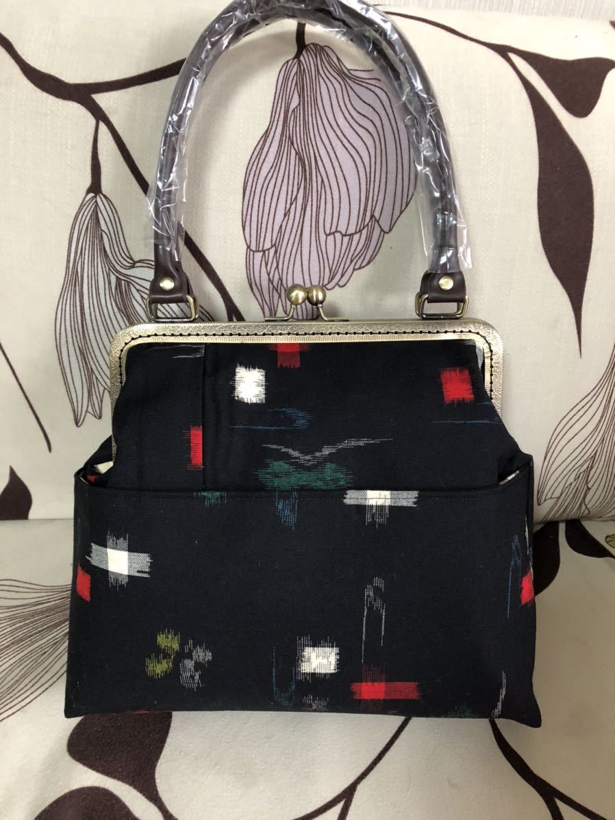 アンズルーム ハンドメイド 着物 リメイク がま口バッグ ハンドバッグ かばん 黒 松 大きな口 中外ポケット付き 長財布可 Iichi ハンドメイド クラフト作品 手仕事品の通販