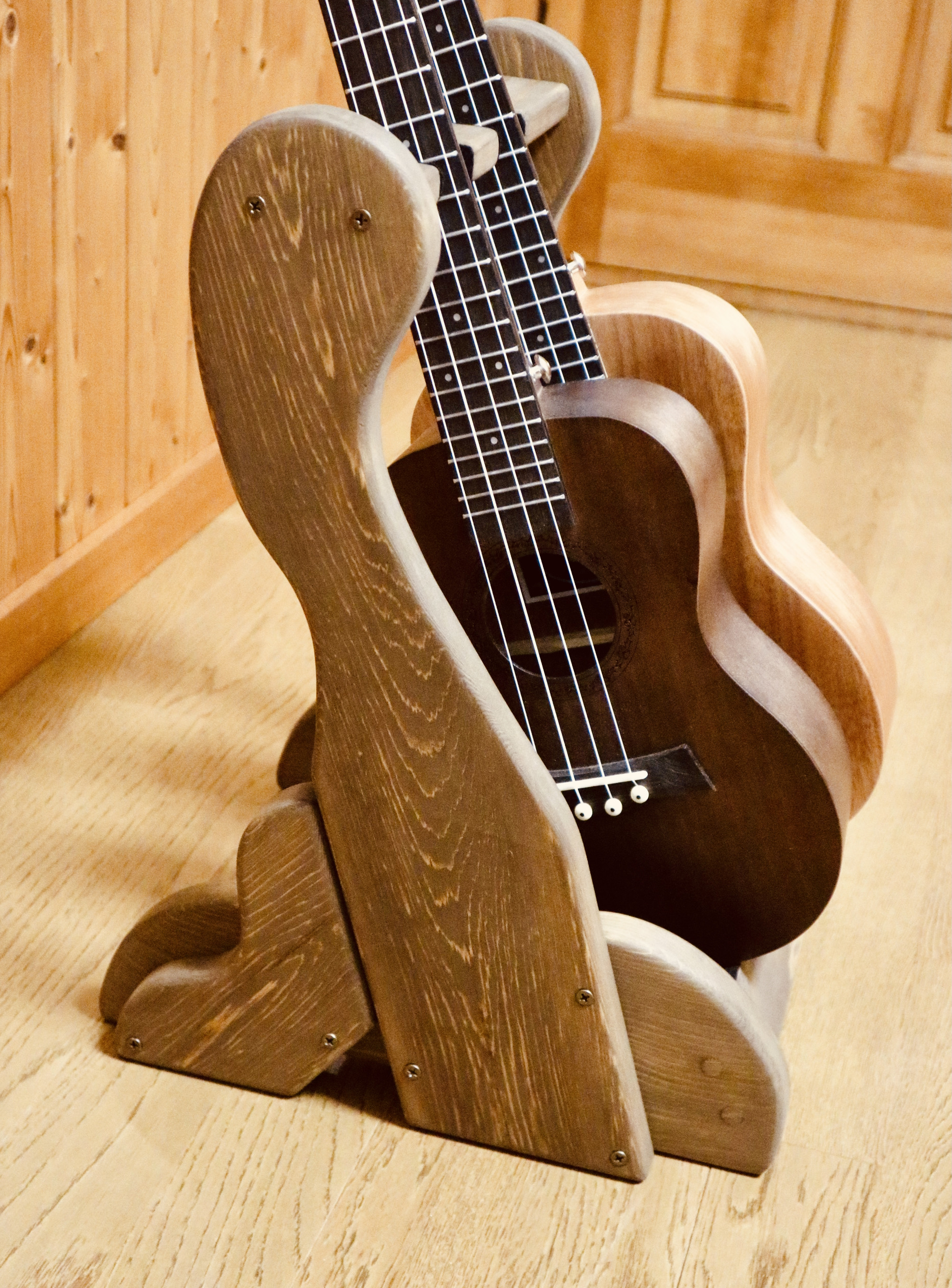 24時間以内に発送 手作り木工 木製ウクレレスタンド チーク ２本掛け Iichi ハンドメイド クラフト作品 手仕事品の通販