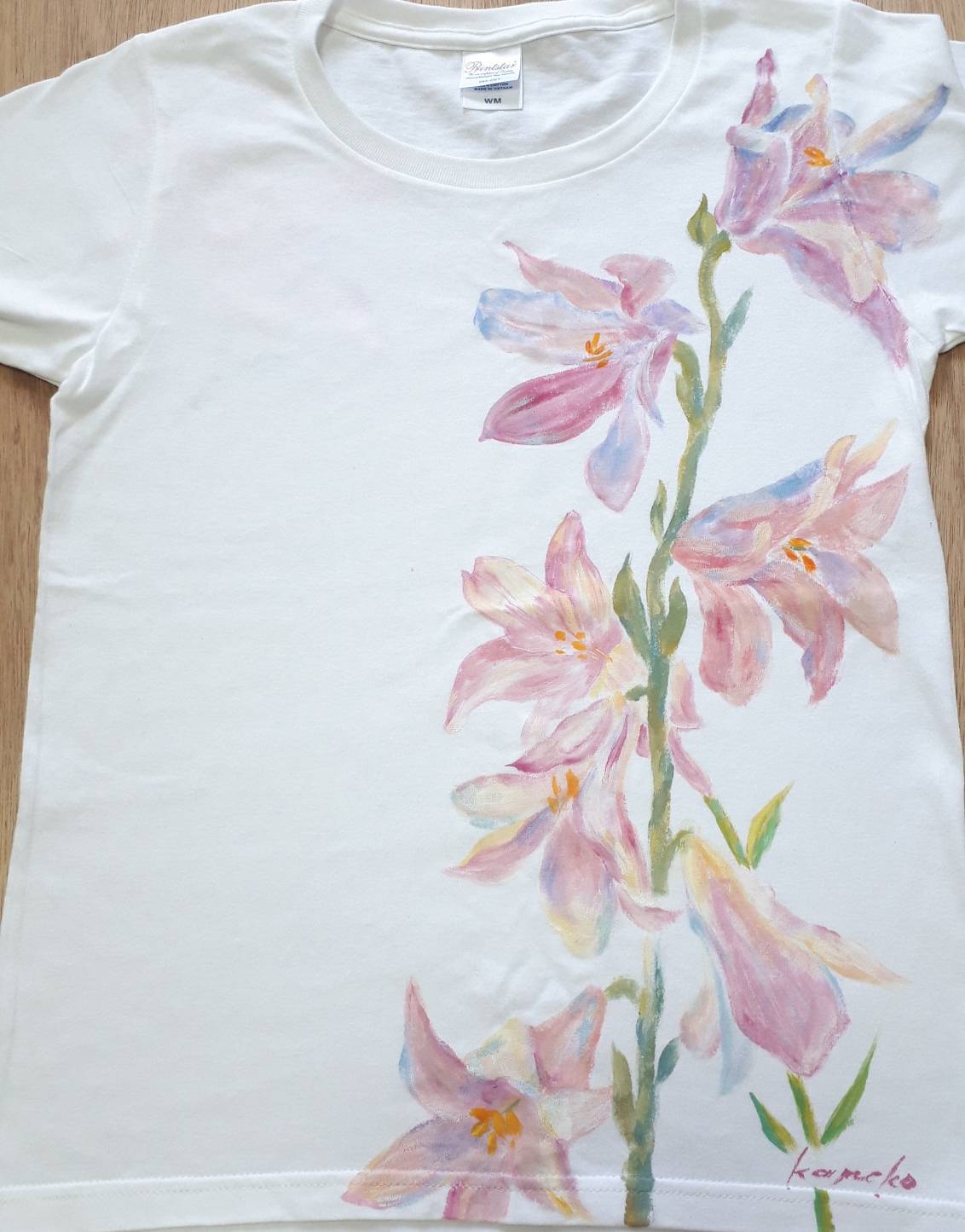 優しいピンクの百合の花 Tシャツ 手描き Iichi ハンドメイド クラフト作品 手仕事品の通販