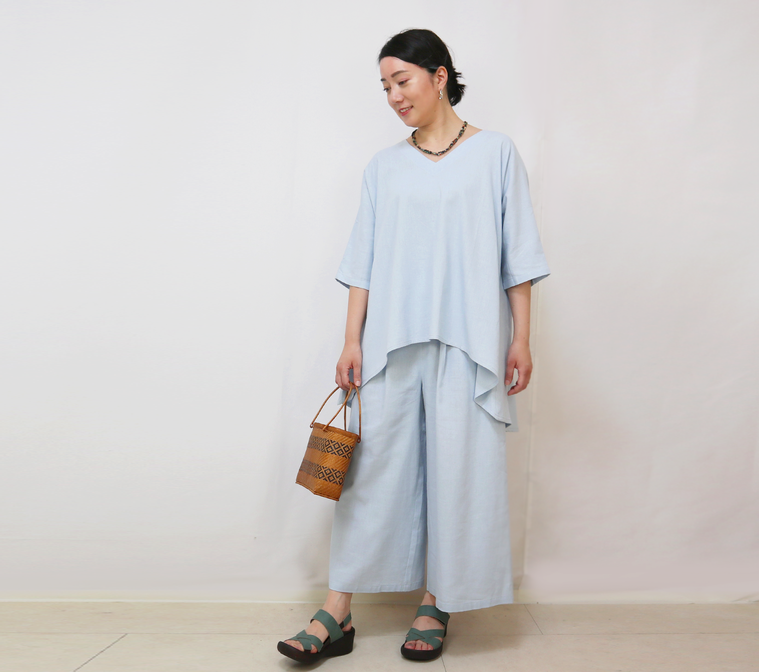 Sale コットンリネンのワイドパンツ 便利なトップス付き 薄い水色 Iichi ハンドメイド クラフト作品 手仕事品の通販