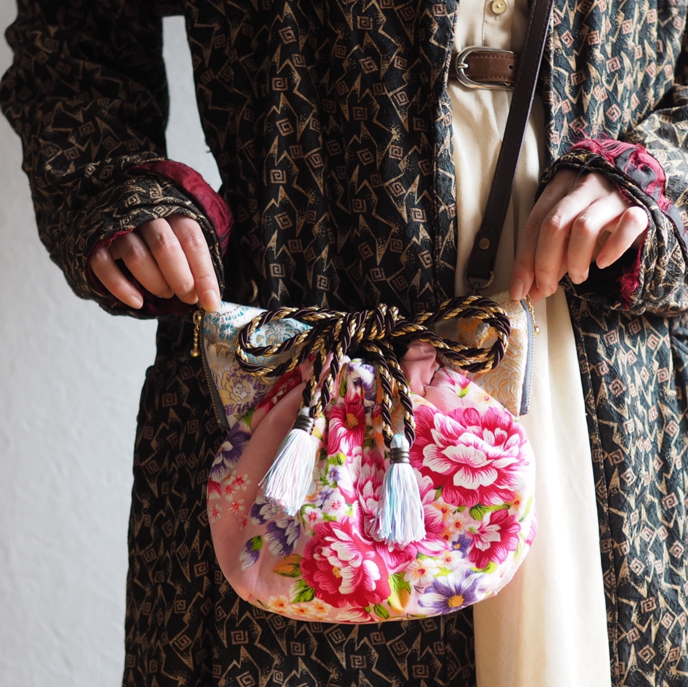 台湾花柄猫型巾着ショルダーバッグ 一点作品 送料無料 Iichi ハンドメイド クラフト作品 手仕事品の通販