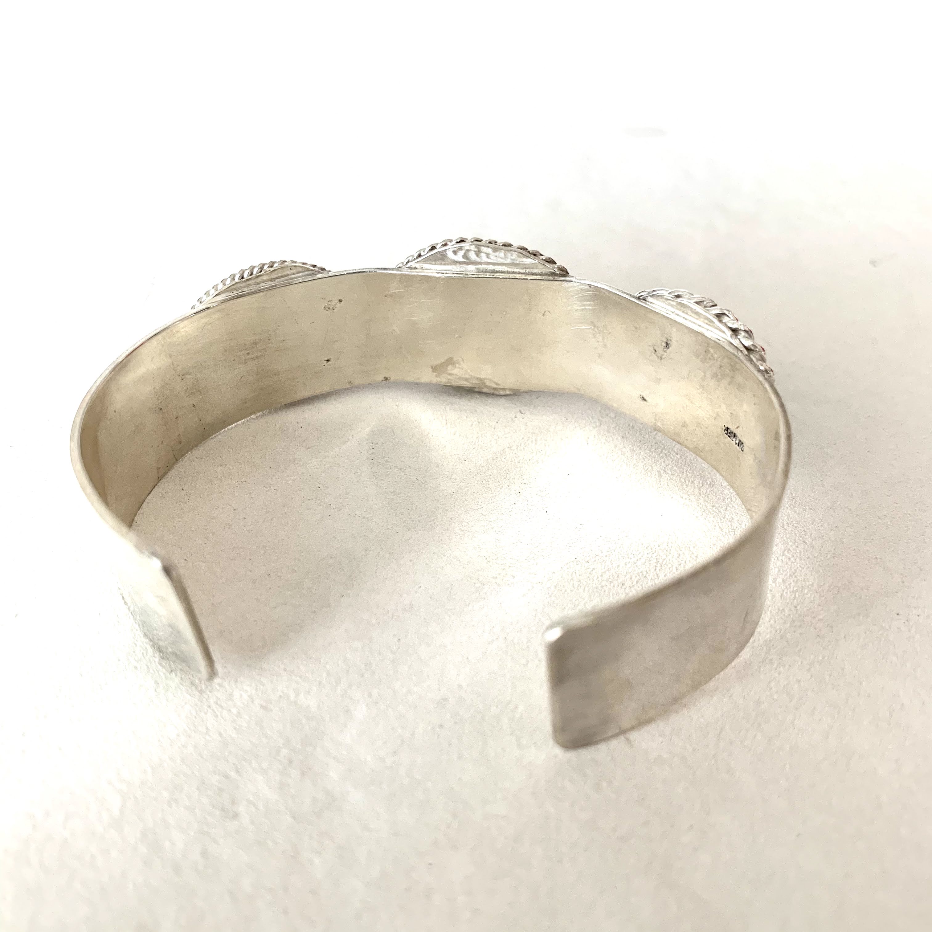 3つの天然ターコイズ 太めシルバーバングル メンズにも Iichi ハンドメイド クラフト作品 手仕事品の通販