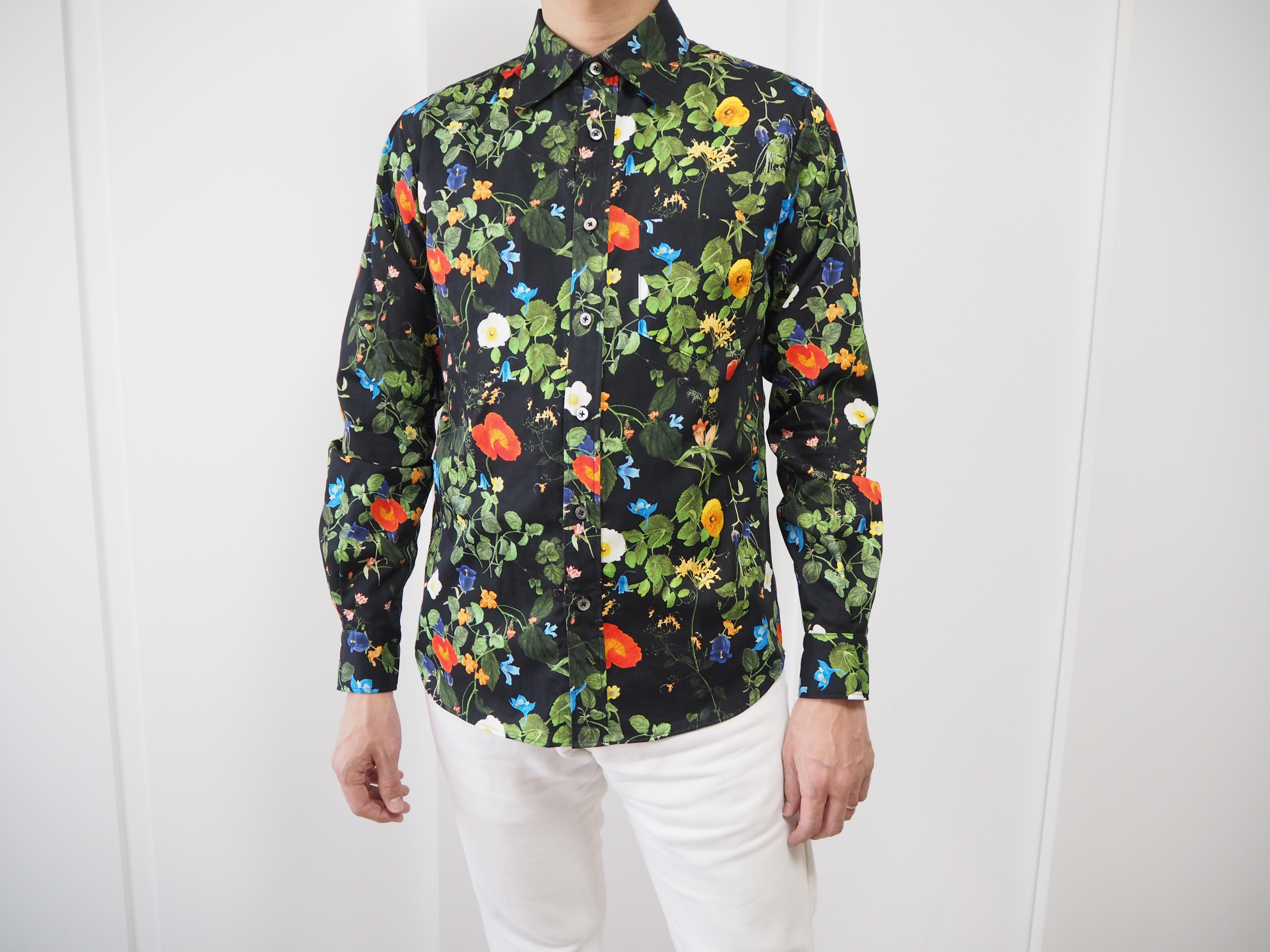 黒に鮮やかなボタニカルが目を引くメンズシャツ Iichi ハンドメイド クラフト作品 手仕事品の通販